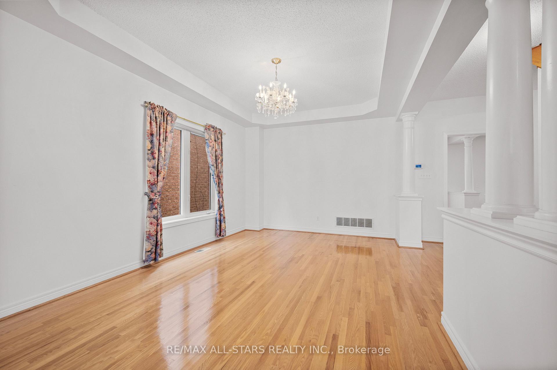 Photo 10 of 9 Wood Thrush Avenue, Markham, Legacy — HOMEH