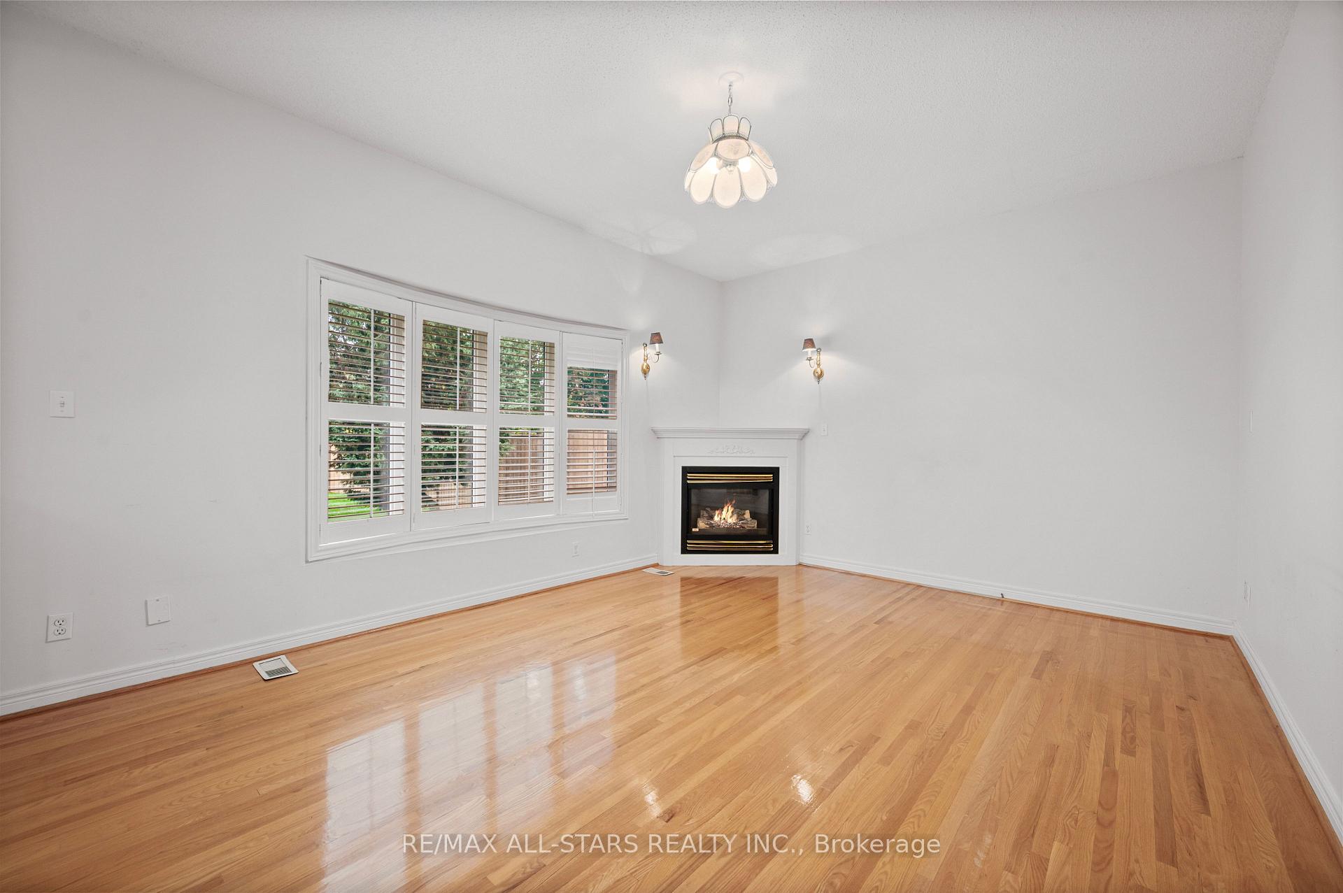 Photo 18 of 9 Wood Thrush Avenue, Markham, Legacy — HOMEH