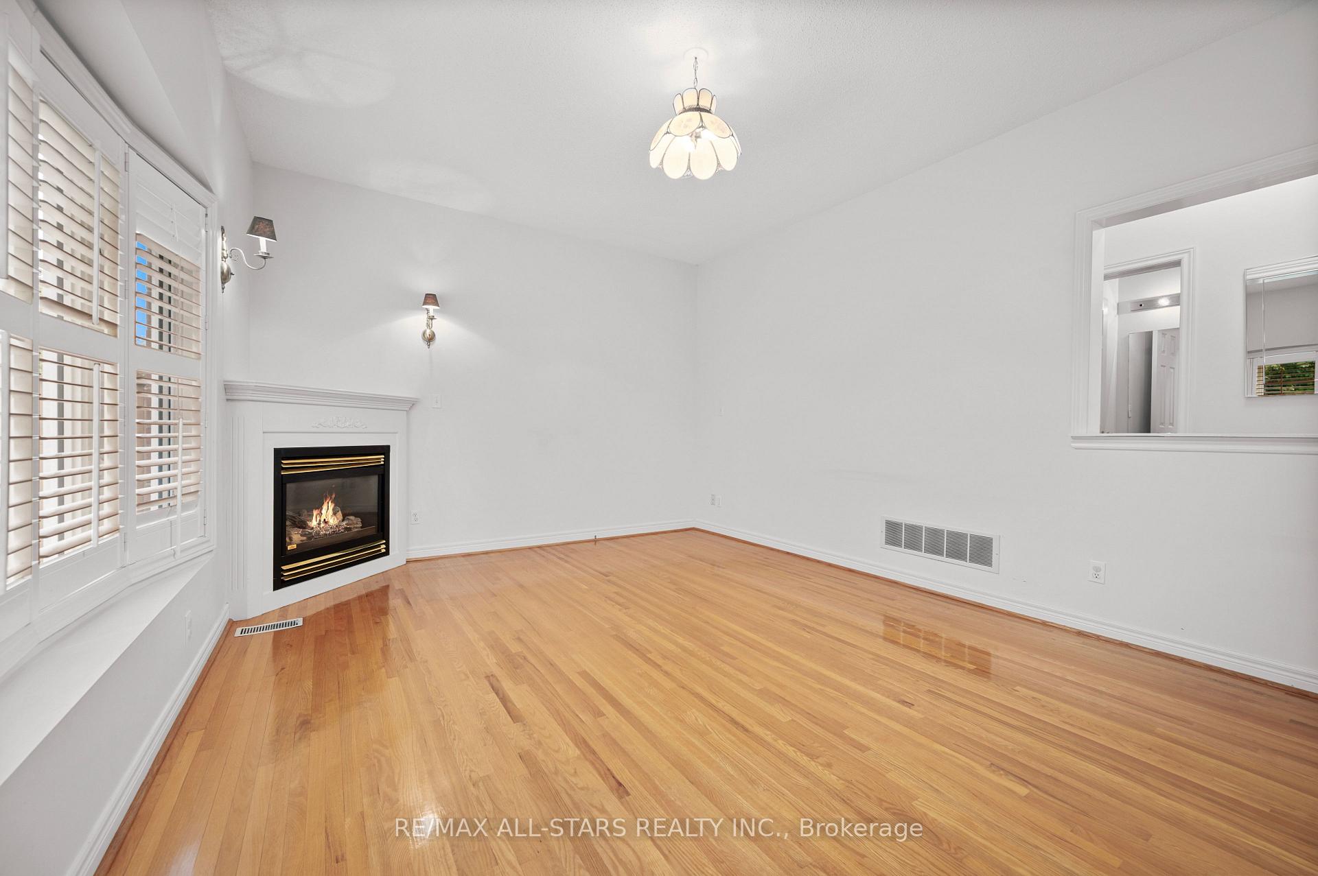 Photo 19 of 9 Wood Thrush Avenue, Markham, Legacy — HOMEH