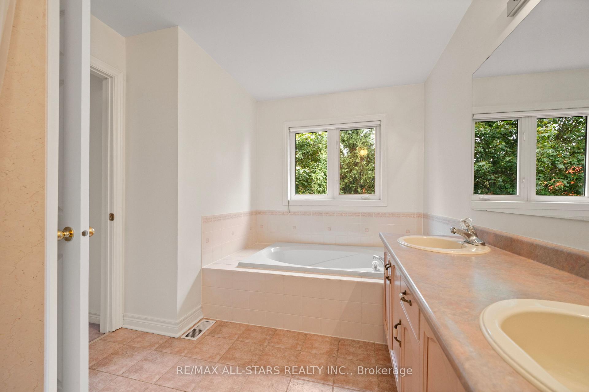 Photo 30 of 9 Wood Thrush Avenue, Markham, Legacy — HOMEH