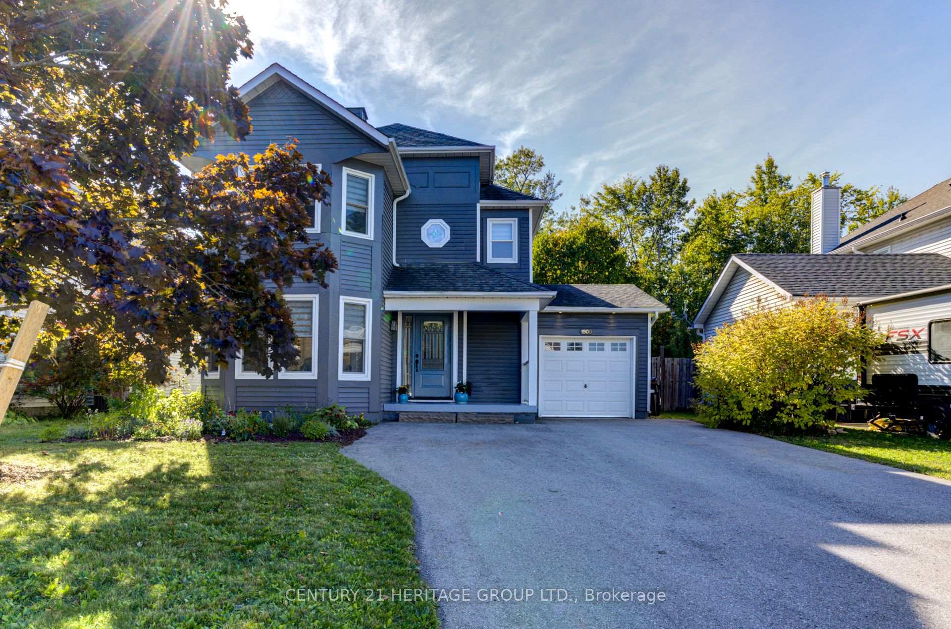 Front of 1900 Applewood Avenue