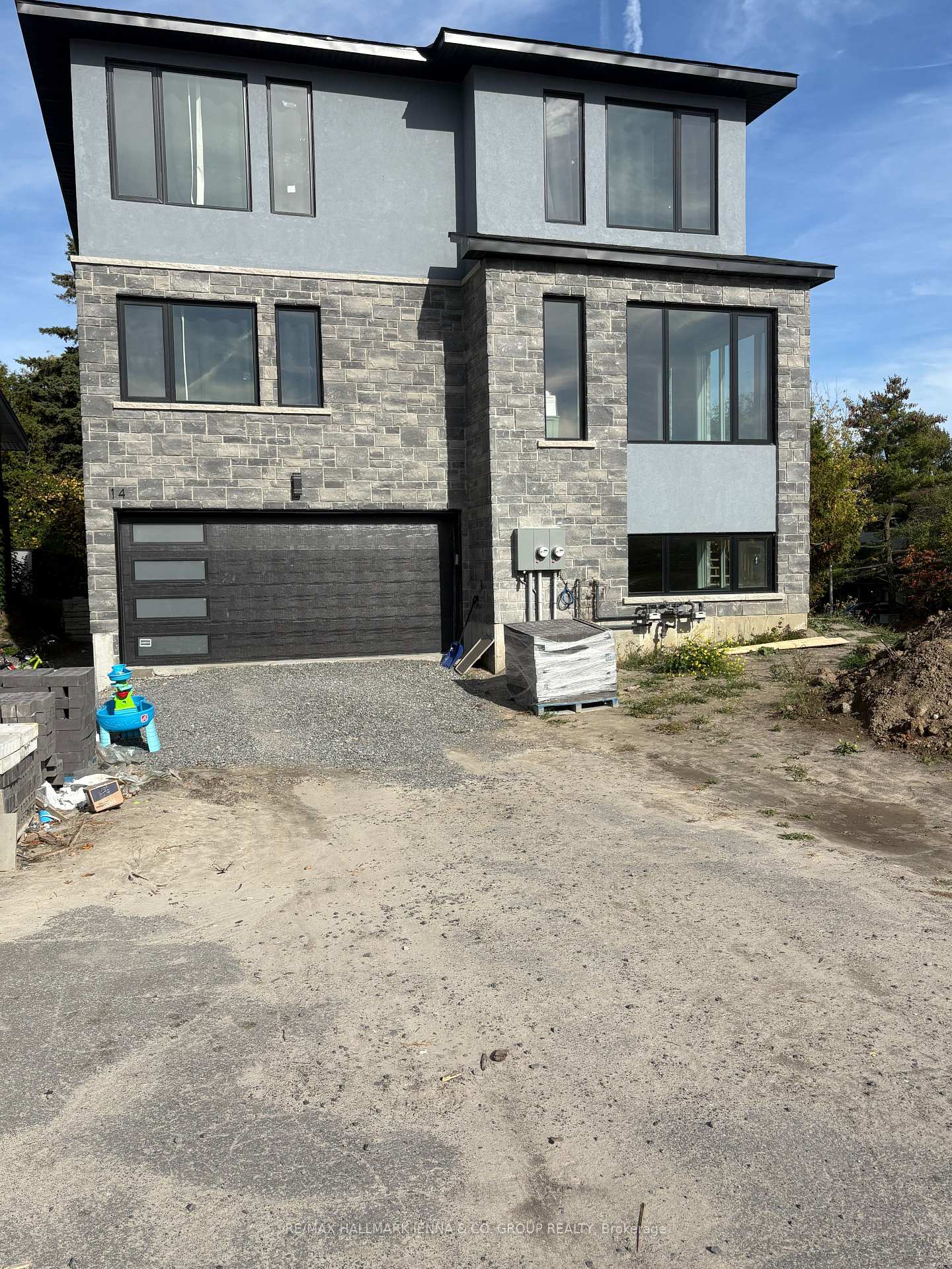 Photo 1 of Unit B, 14 Belleview Drive, Ottawa, Kanata - Katimavik — HOMEH