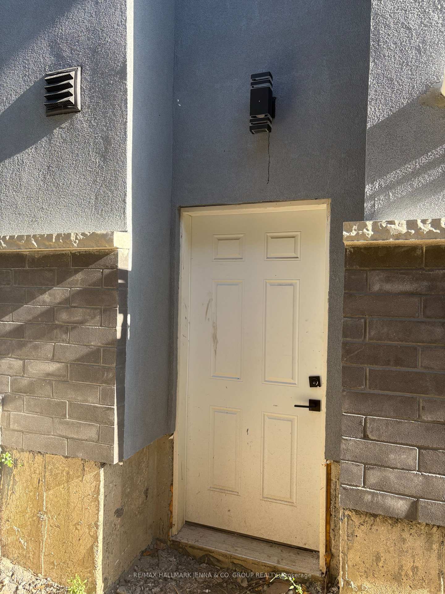 Photo 2 of Unit B, 14 Belleview Drive, Ottawa, Kanata - Katimavik — HOMEH