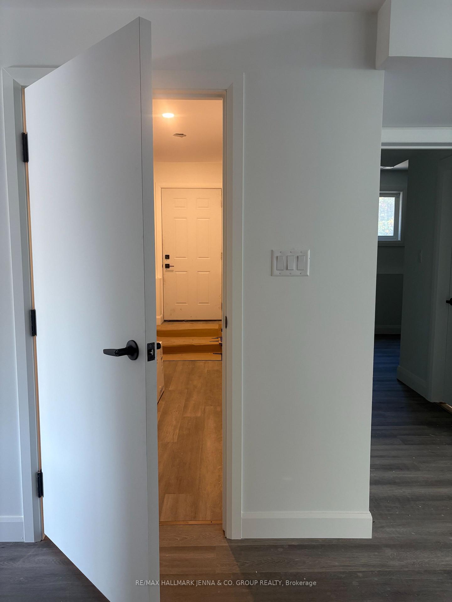 Photo 3 of Unit B, 14 Belleview Drive, Ottawa, Kanata - Katimavik — HOMEH