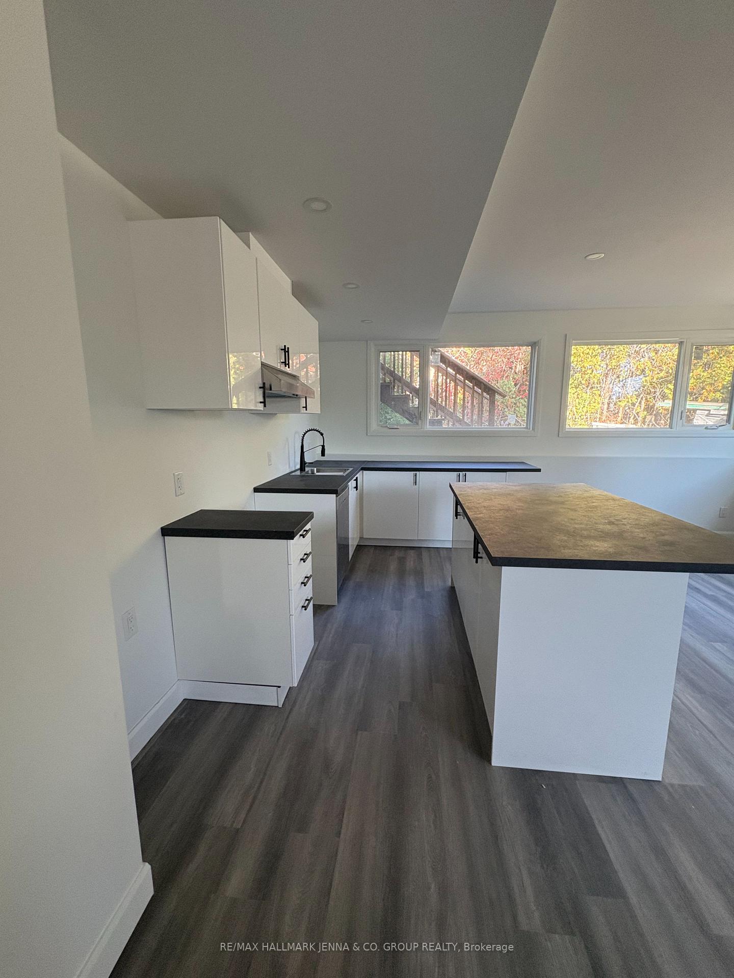 Photo 6 of Unit B, 14 Belleview Drive, Ottawa, Kanata - Katimavik — HOMEH