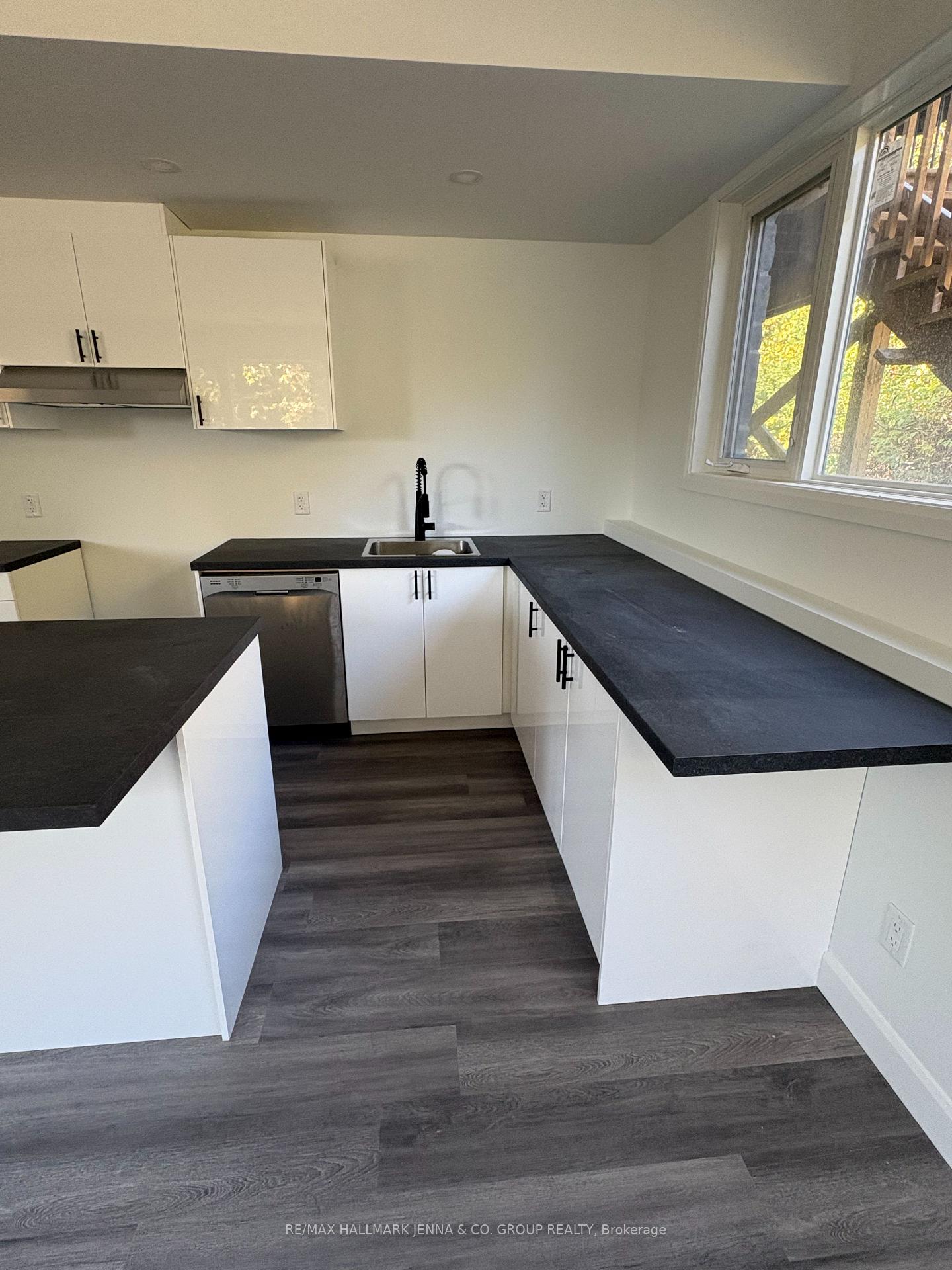 Photo 7 of Unit B, 14 Belleview Drive, Ottawa, Kanata - Katimavik — HOMEH