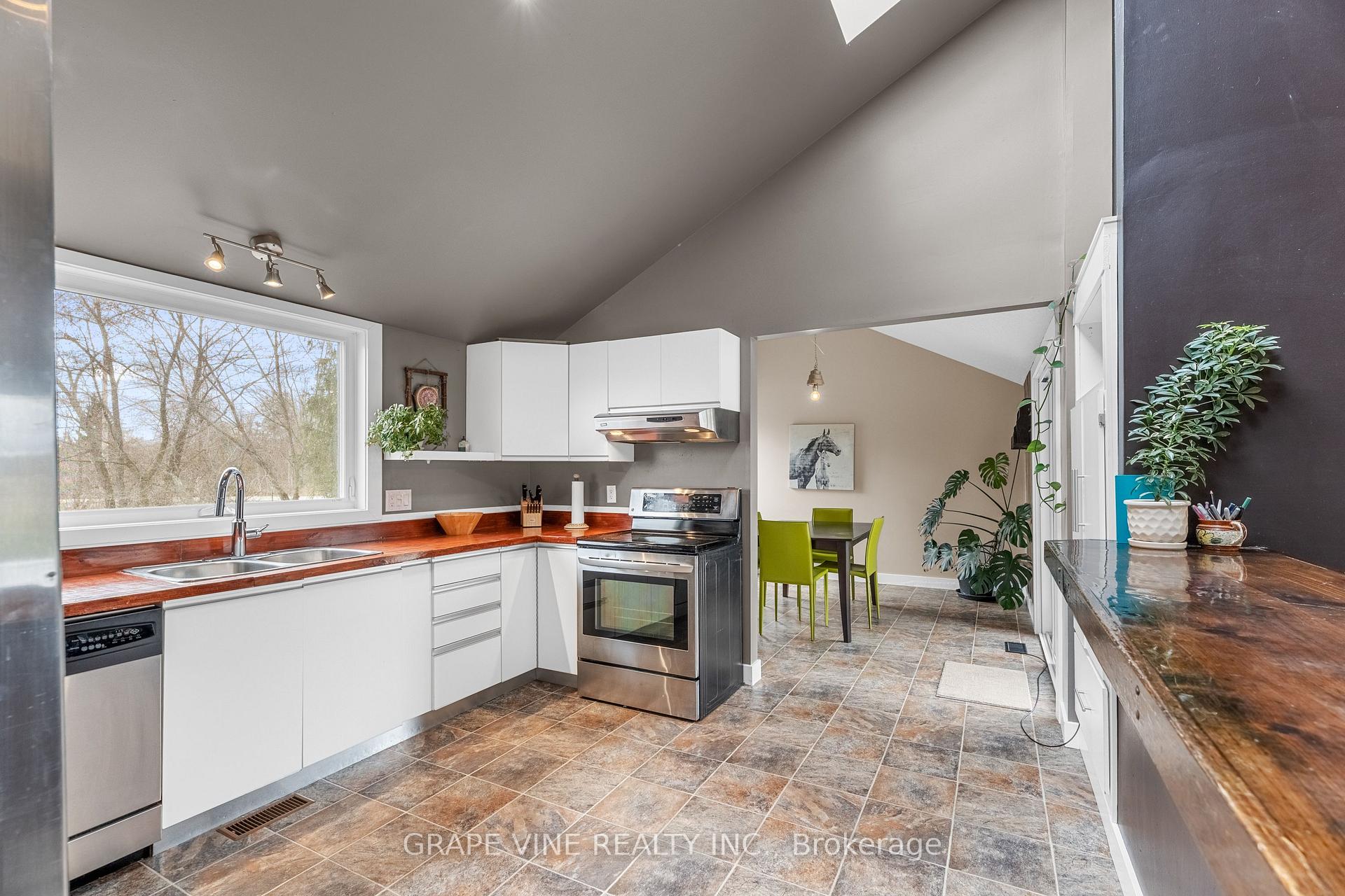 Photo 8 of 1507 Century Road E, Ottawa, Manotick South to Roger Stevens — HOMEH