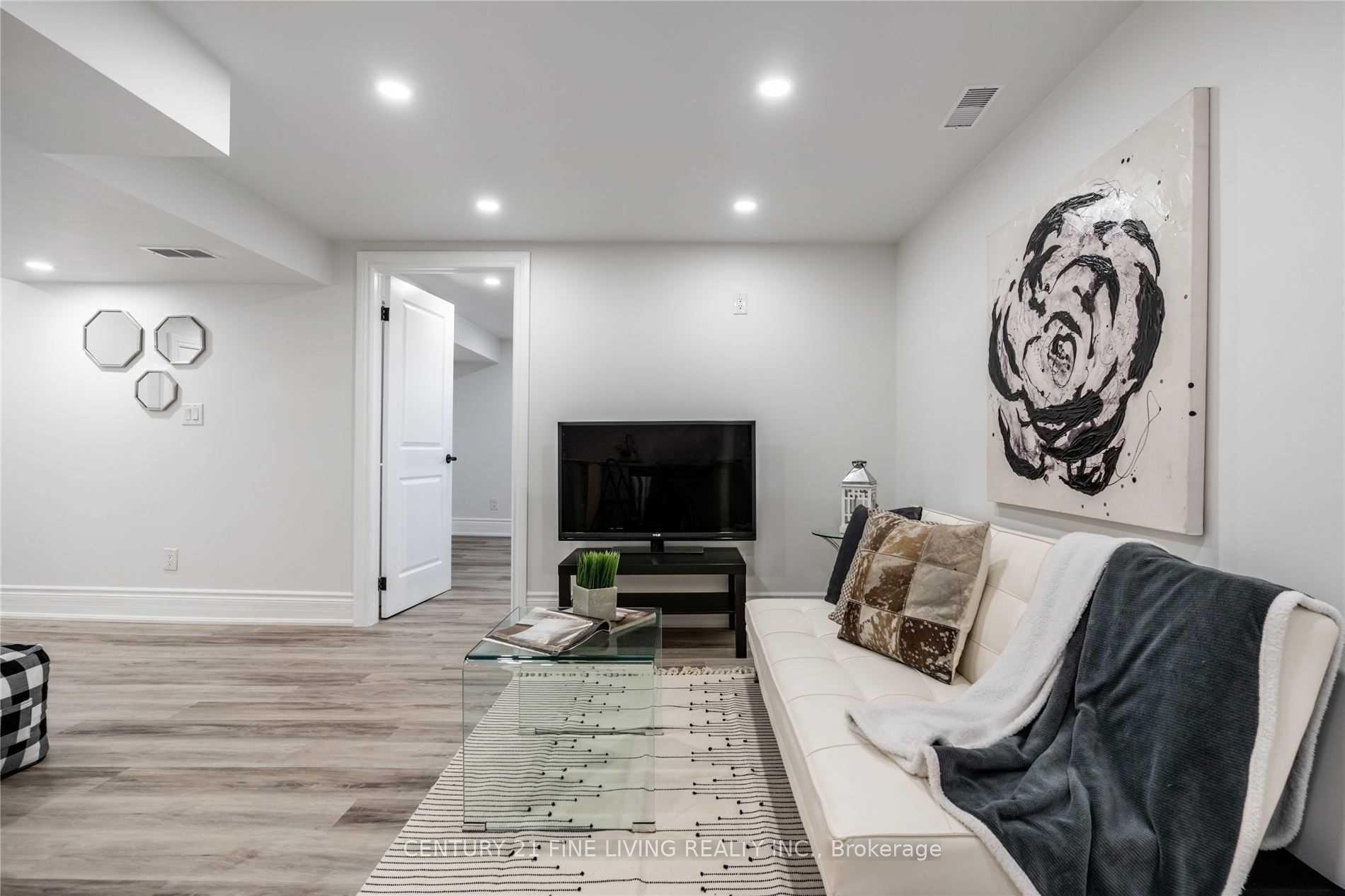 Photo 37 of Unit Whole House, 619 Upper Paradise Road, Hamilton, Gilbert — HOMEH