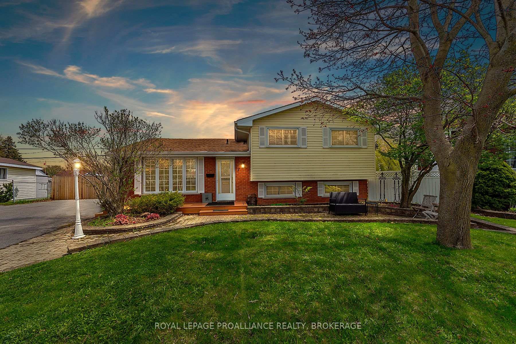 Photo 1 of 7 Bakers Lane, Loyalist, Amherstview — HOMEH