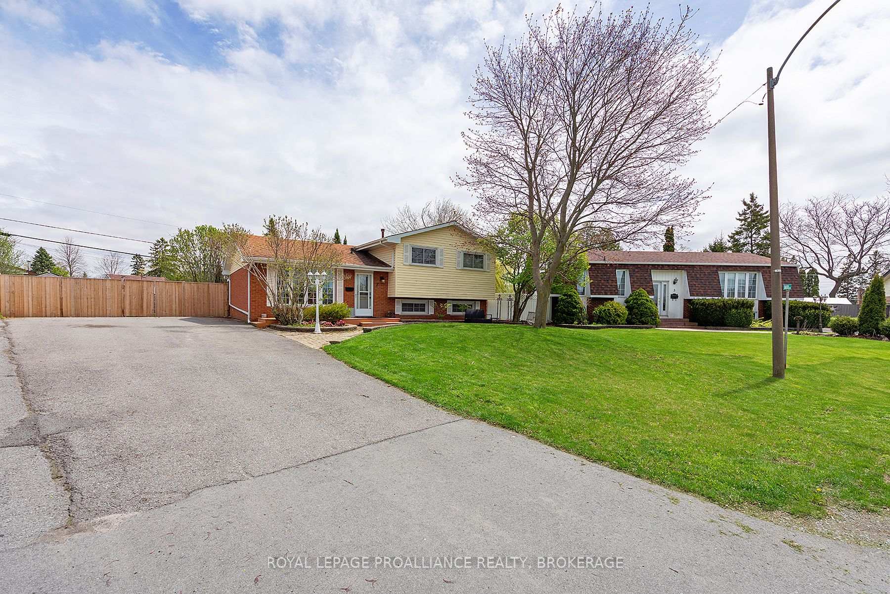 Photo 3 of 7 Bakers Lane, Loyalist, Amherstview — HOMEH