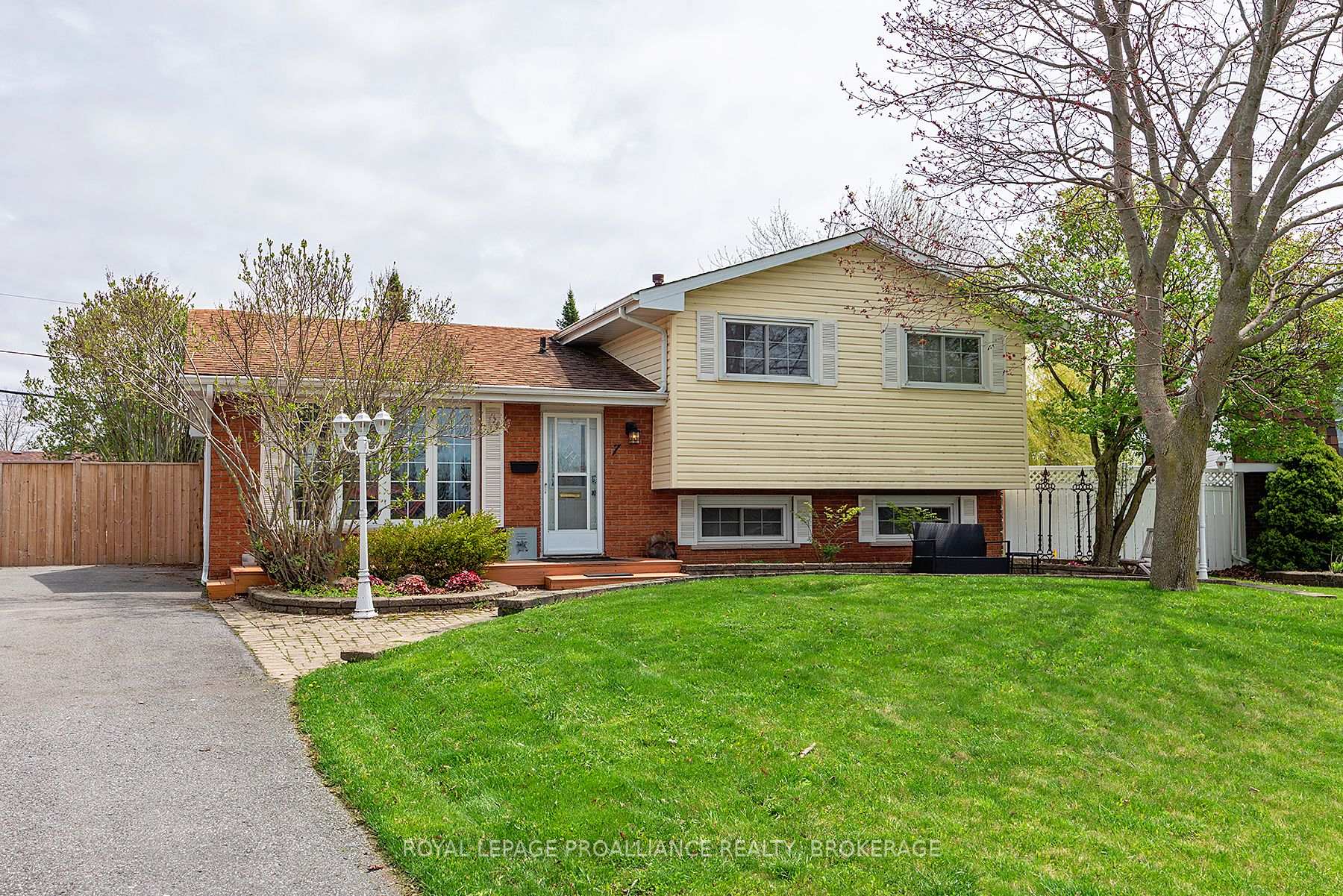 Photo 5 of 7 Bakers Lane, Loyalist, Amherstview — HOMEH
