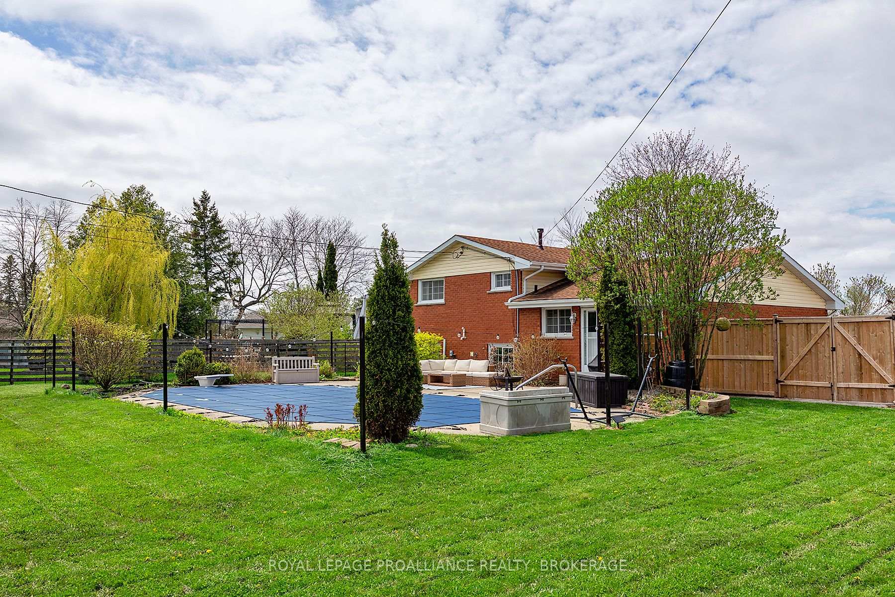 Photo 9 of 7 Bakers Lane, Loyalist, Amherstview — HOMEH