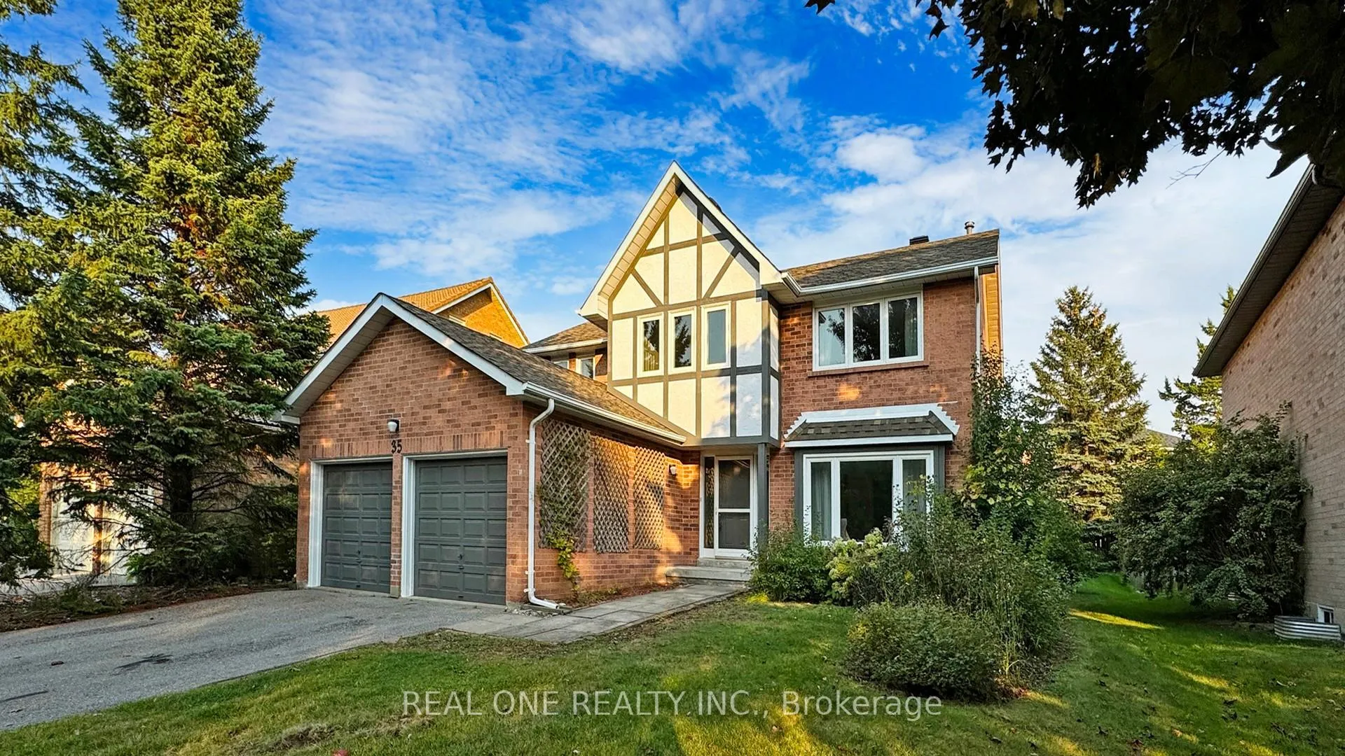 Photo 2 of 35 Aitken Circle, Markham, Unionville — HOMEH