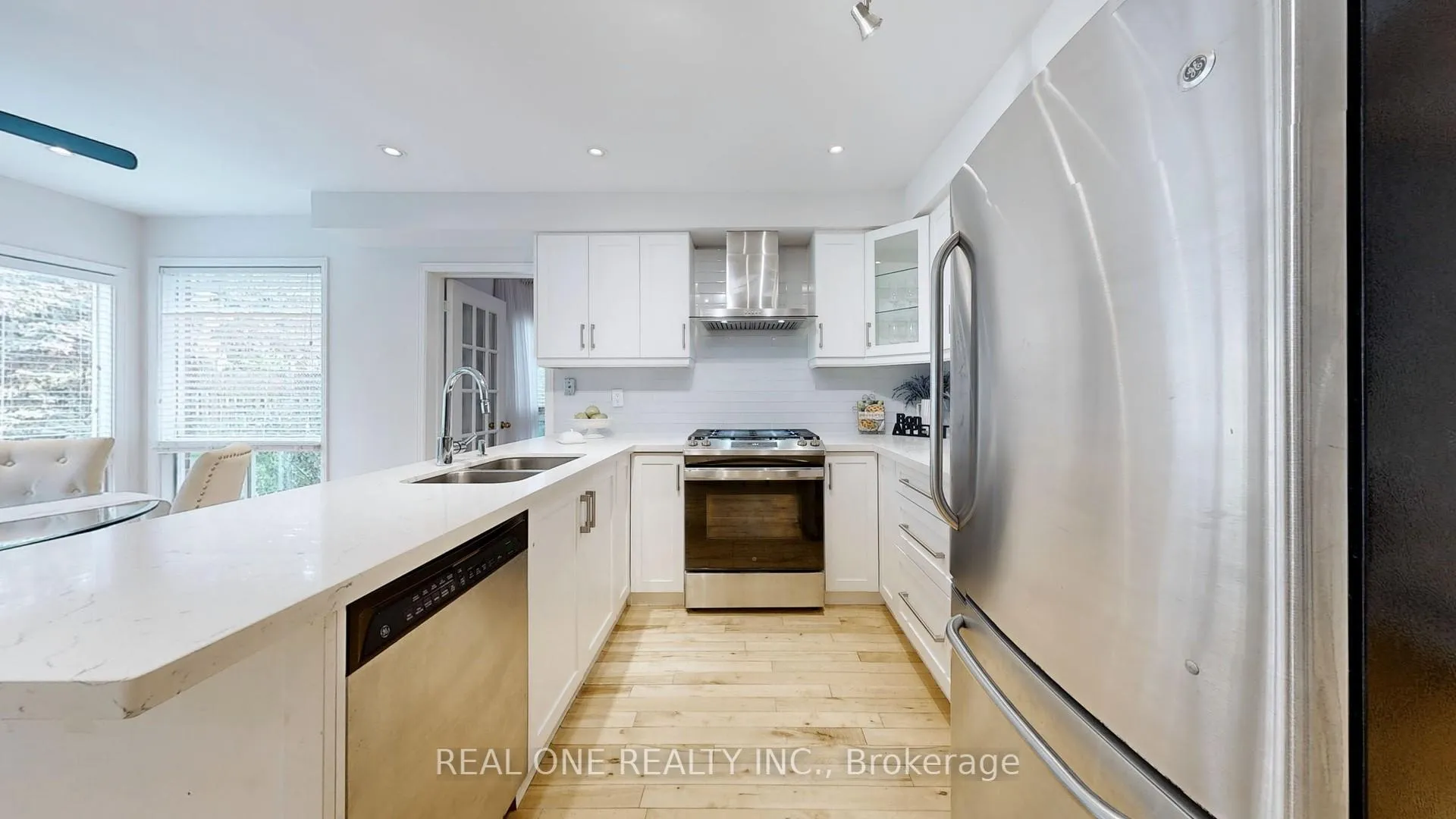 Photo 10 of 35 Aitken Circle, Markham, Unionville — HOMEH