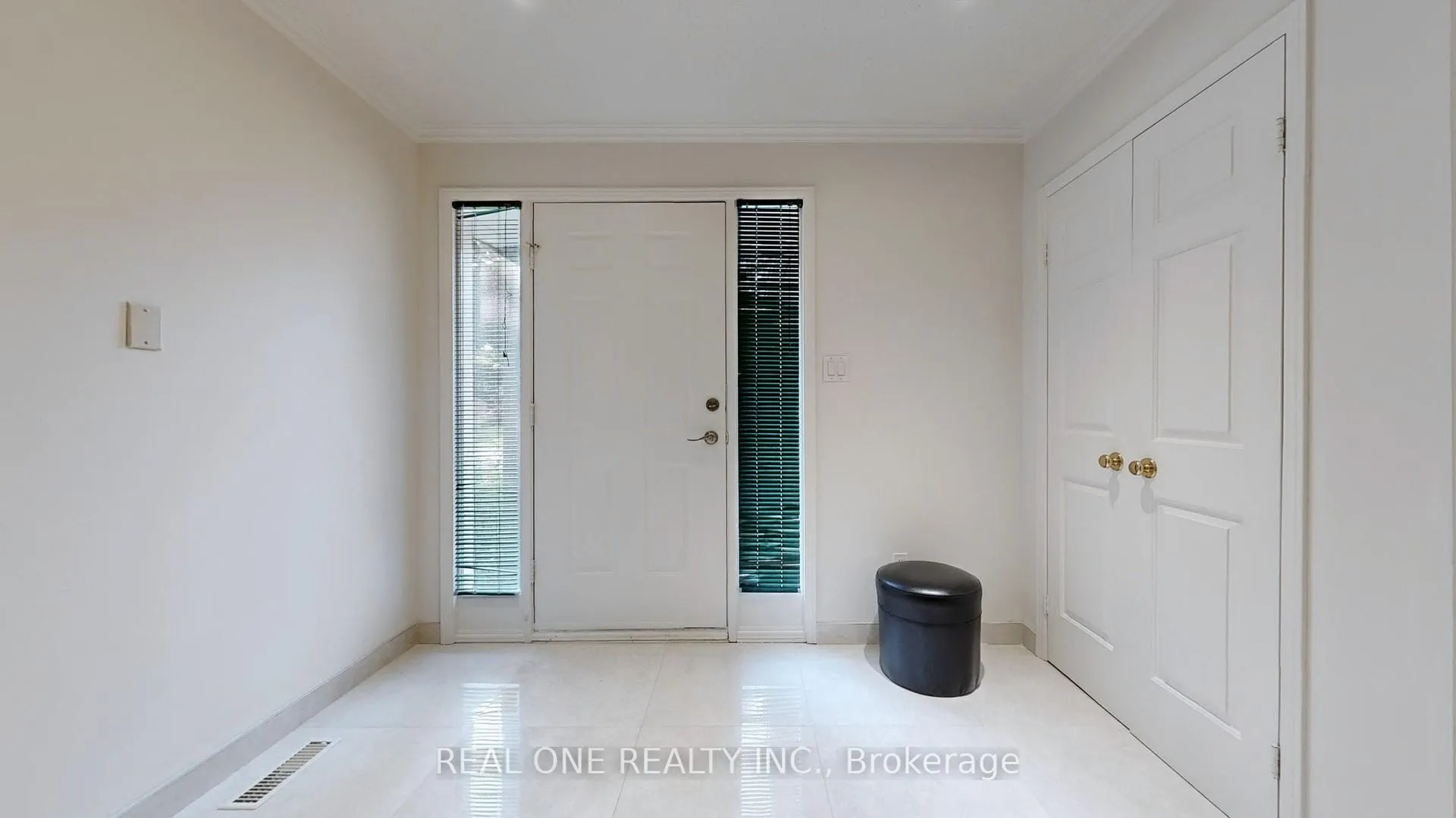 Photo 16 of 35 Aitken Circle, Markham, Unionville — HOMEH