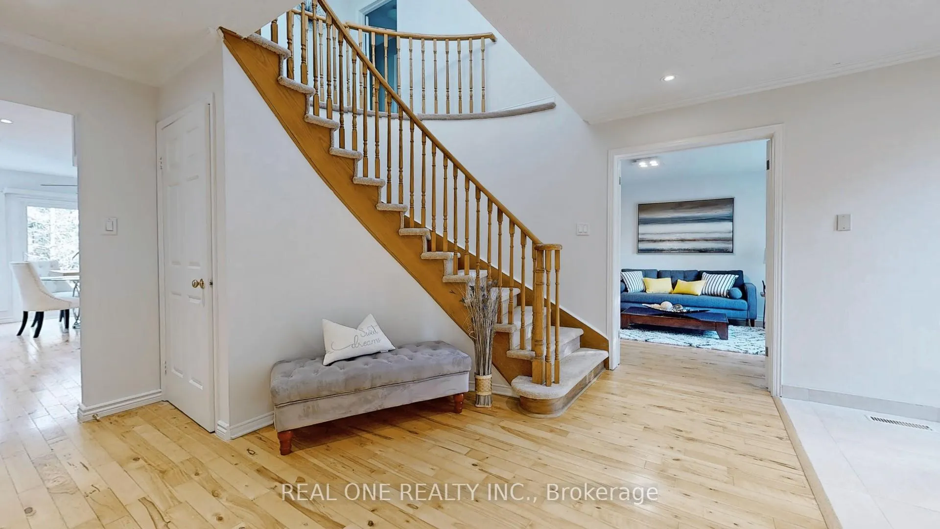 Photo 17 of 35 Aitken Circle, Markham, Unionville — HOMEH
