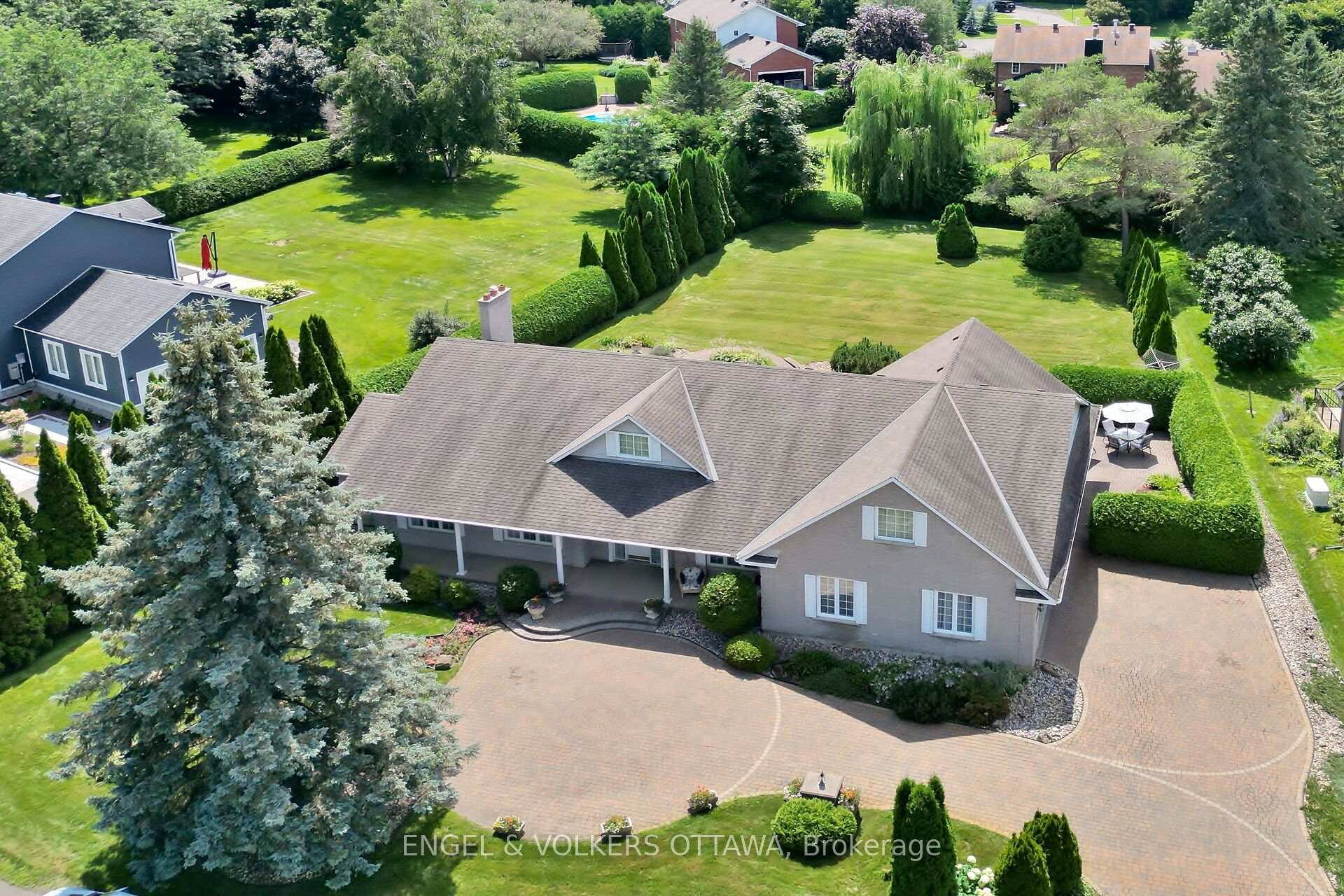 Front of 5544 South Island Park Drive