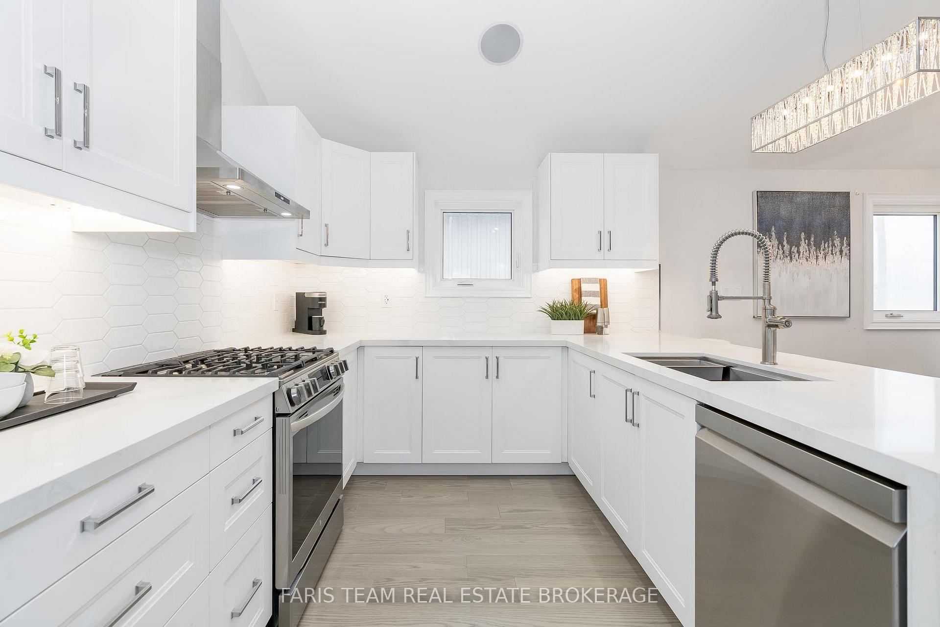 Photo 8 of 1135 Poplar Drive, Innisfil, Gilford — HOMEH