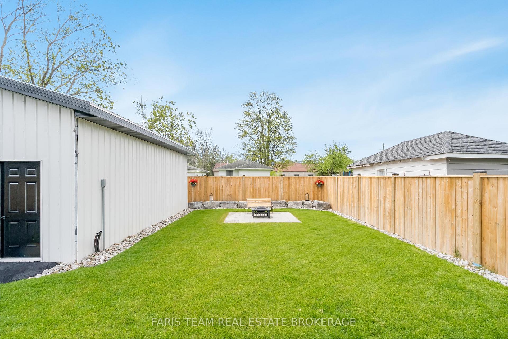 Photo 25 of 1135 Poplar Drive, Innisfil, Gilford — HOMEH