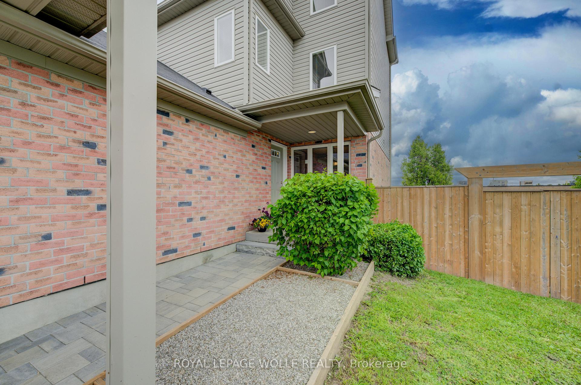 Photo 3 of 57 Brookfield Crescent, Kitchener — HOMEH