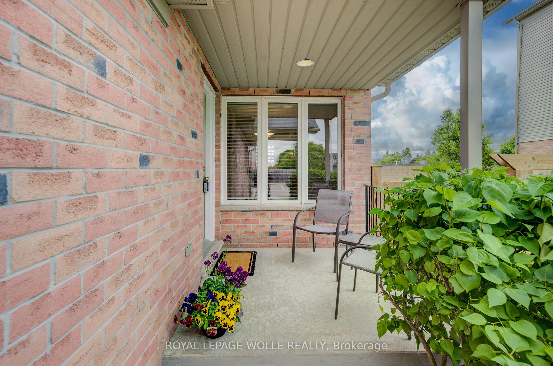 Photo 4 of 57 Brookfield Crescent, Kitchener — HOMEH