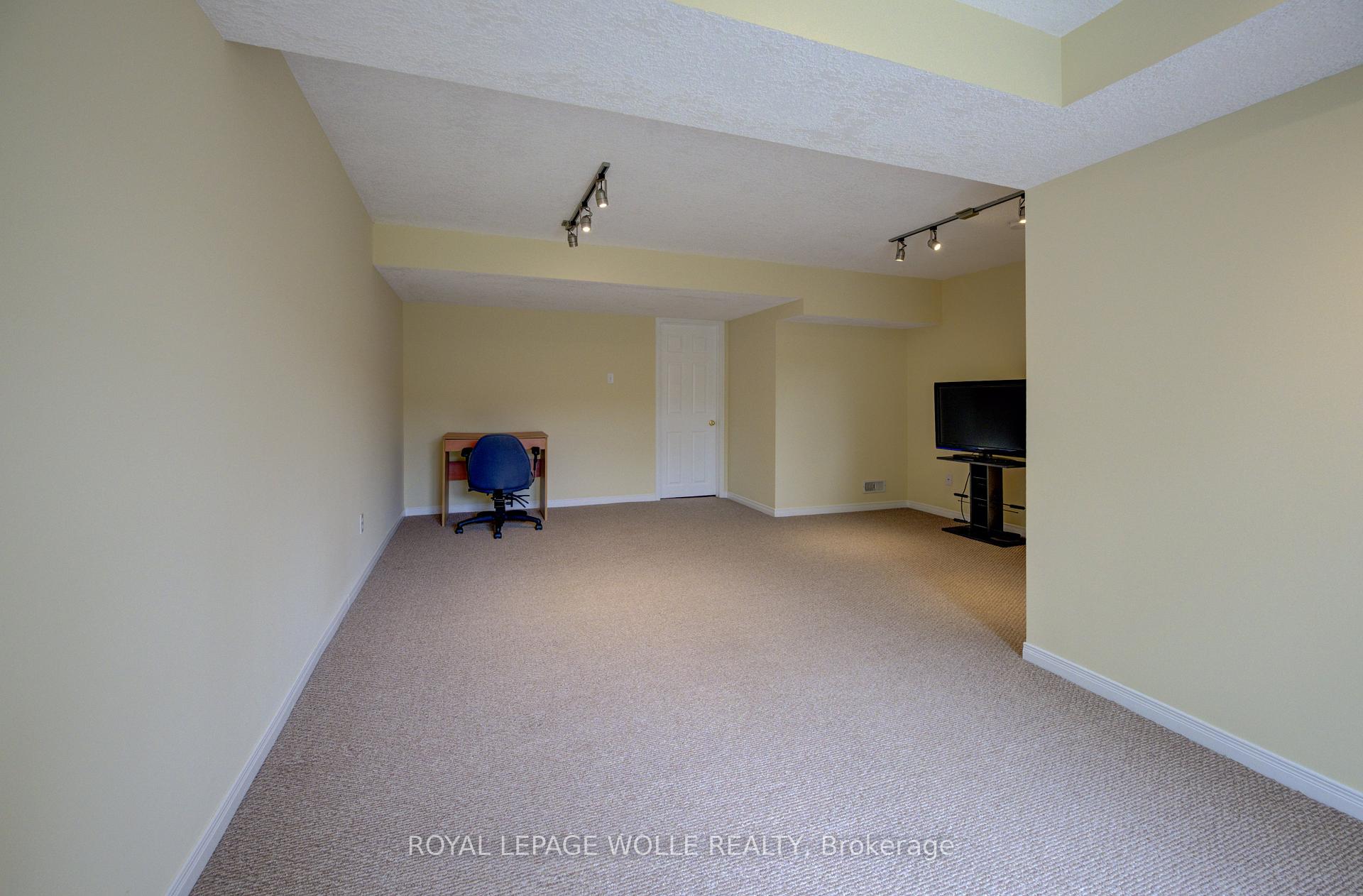 Photo 28 of 57 Brookfield Crescent, Kitchener — HOMEH