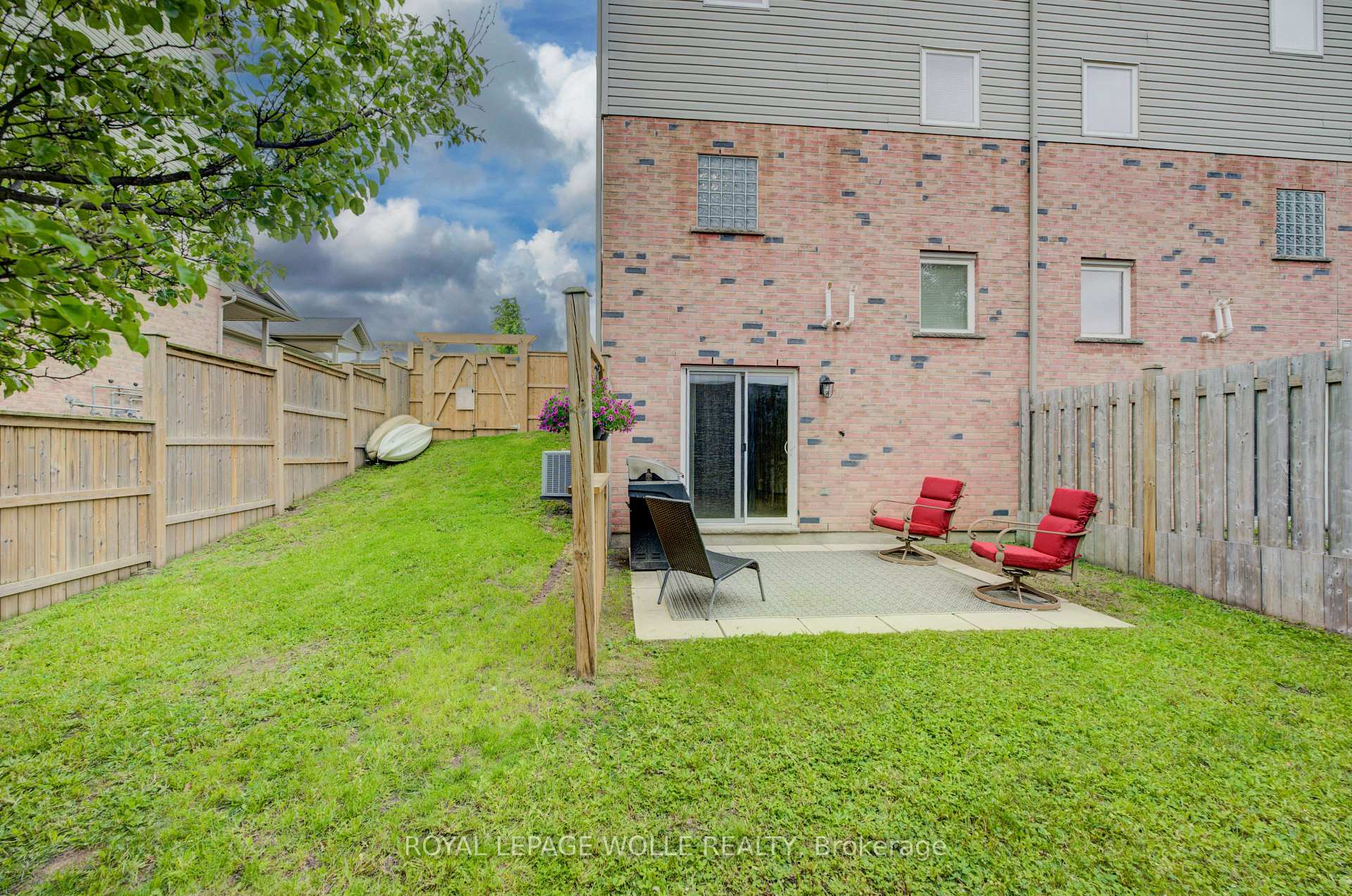 Photo 32 of 57 Brookfield Crescent, Kitchener — HOMEH