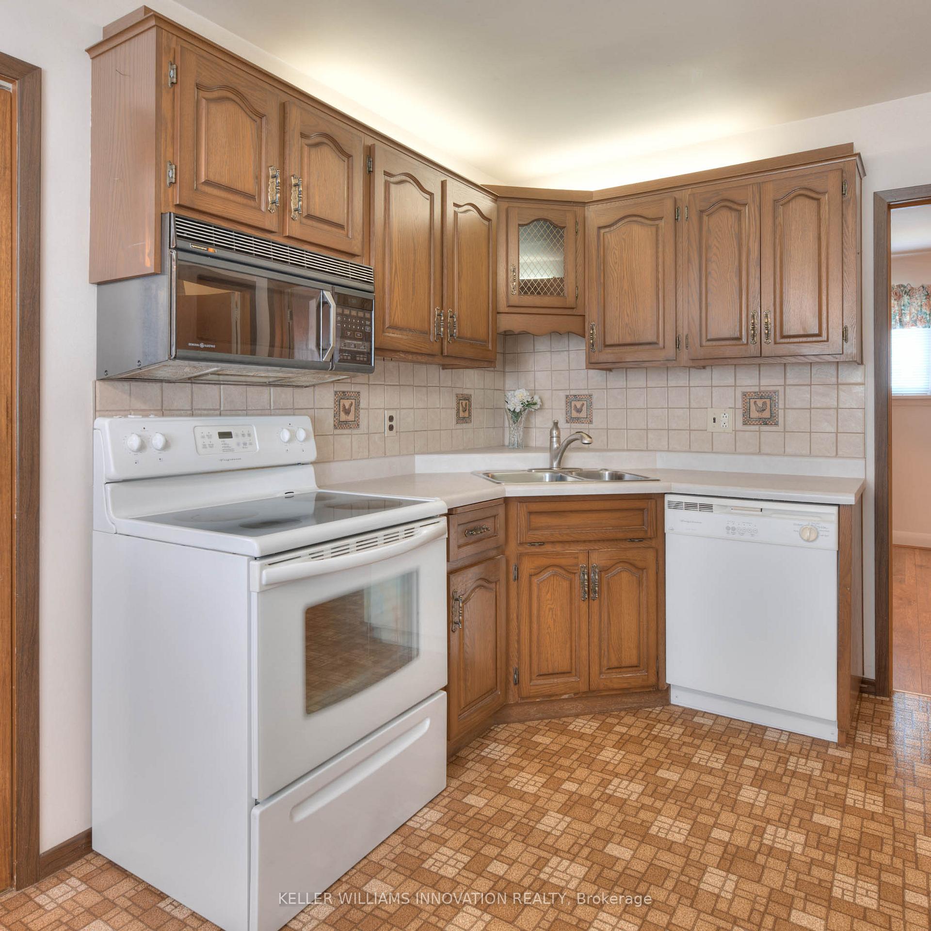 Photo 15 of 147 Clark Avenue, Kitchener — HOMEH