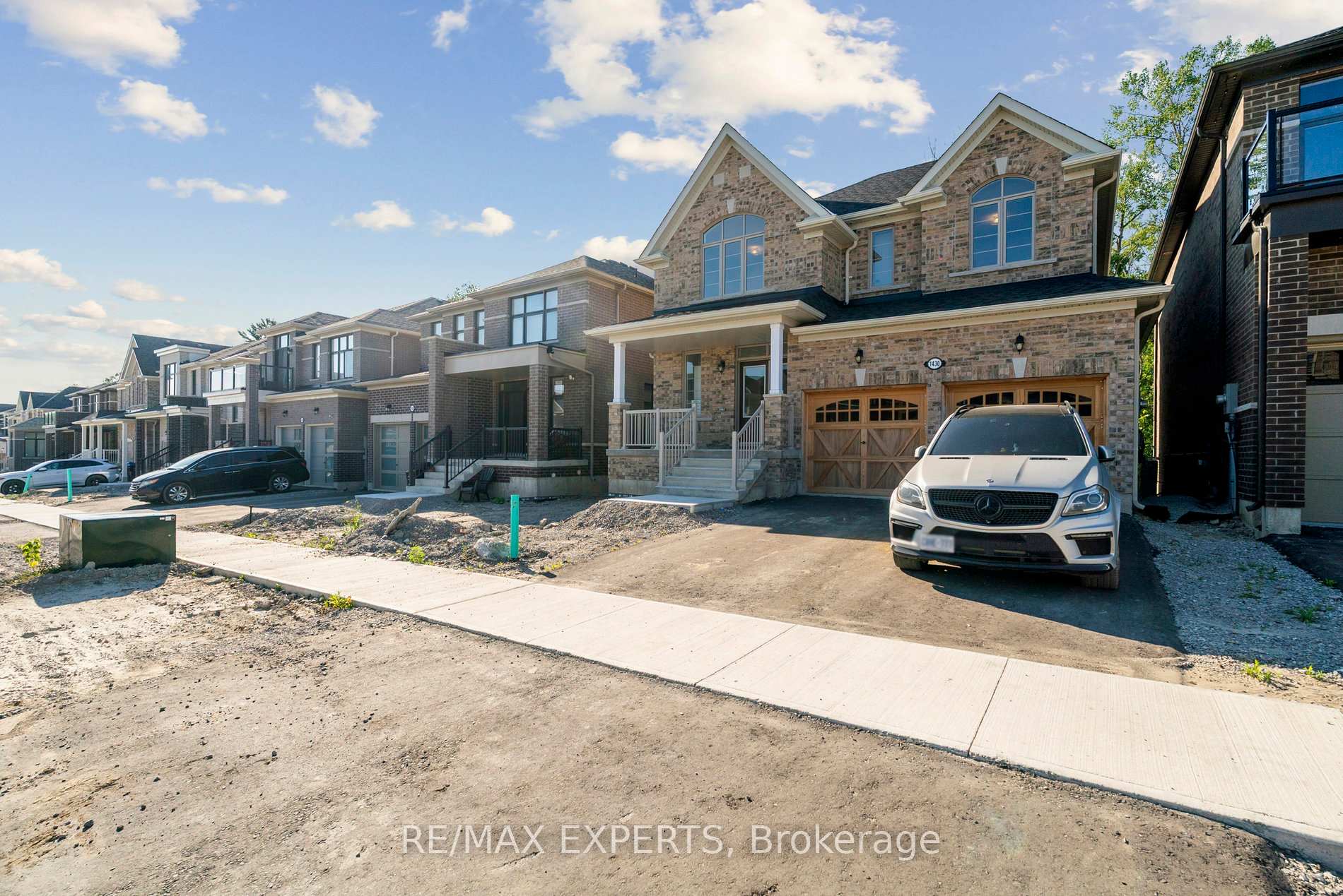 Photo 2 of 1430 Davis Loop Circle, Innisfil, Lefroy — HOMEH