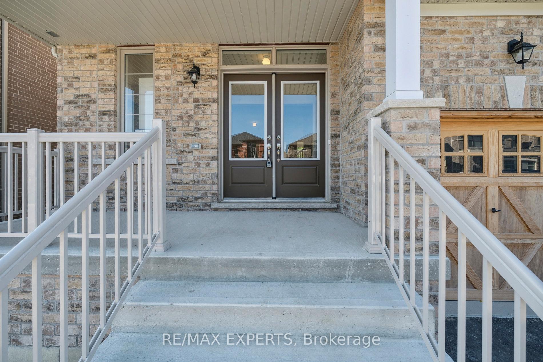 Photo 3 of 1430 Davis Loop Circle, Innisfil, Lefroy — HOMEH