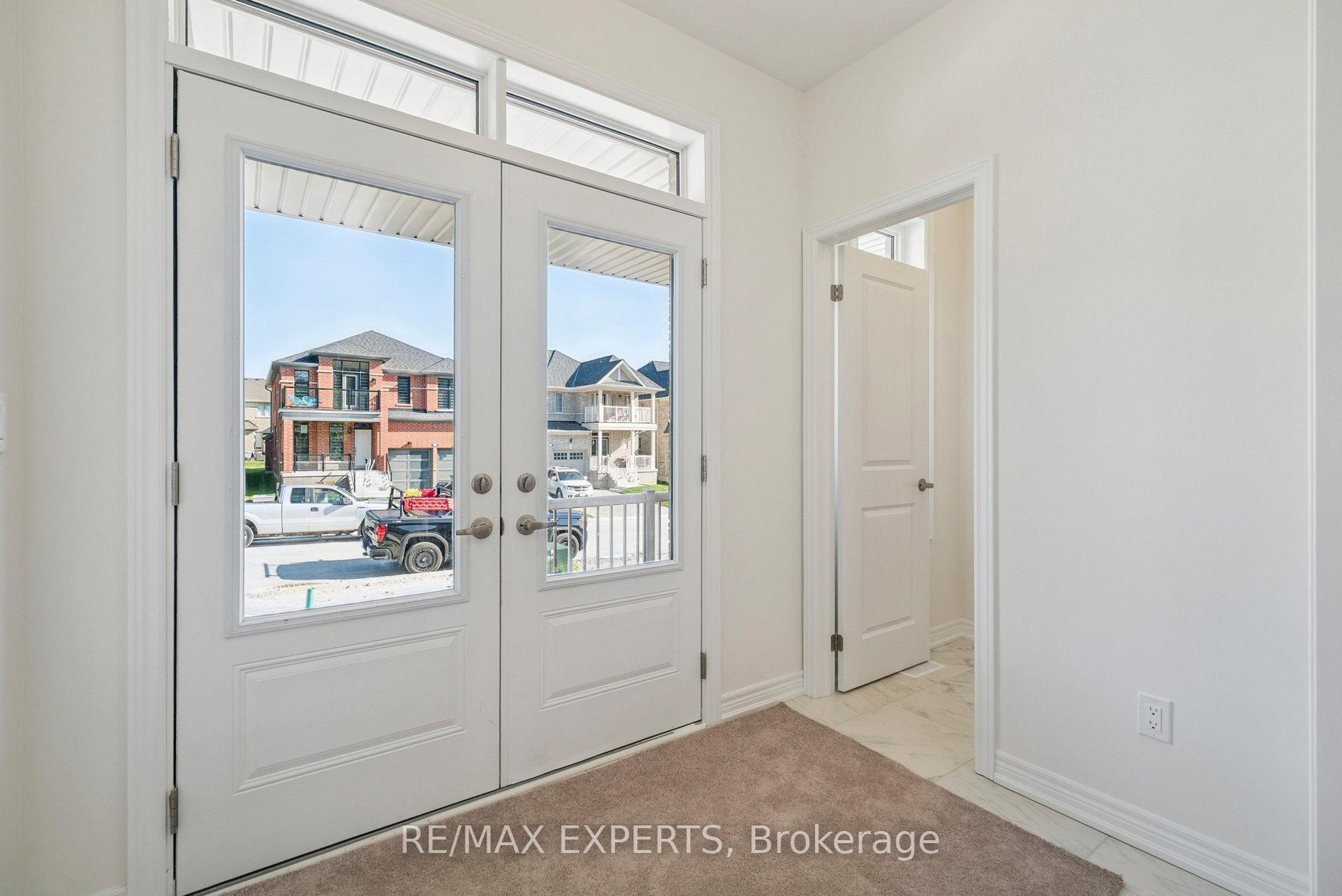Photo 4 of 1430 Davis Loop Circle, Innisfil, Lefroy — HOMEH
