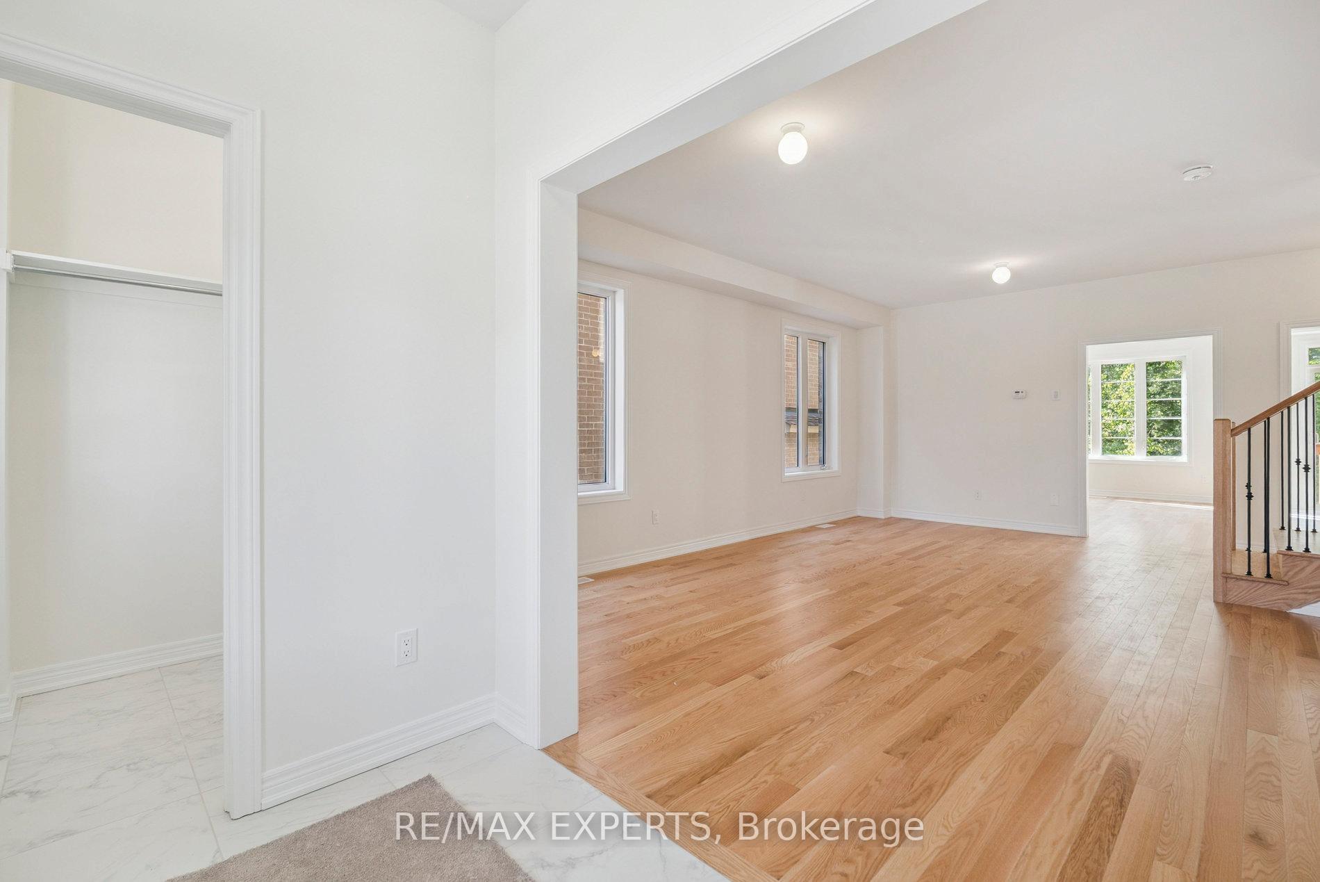Photo 5 of 1430 Davis Loop Circle, Innisfil, Lefroy — HOMEH