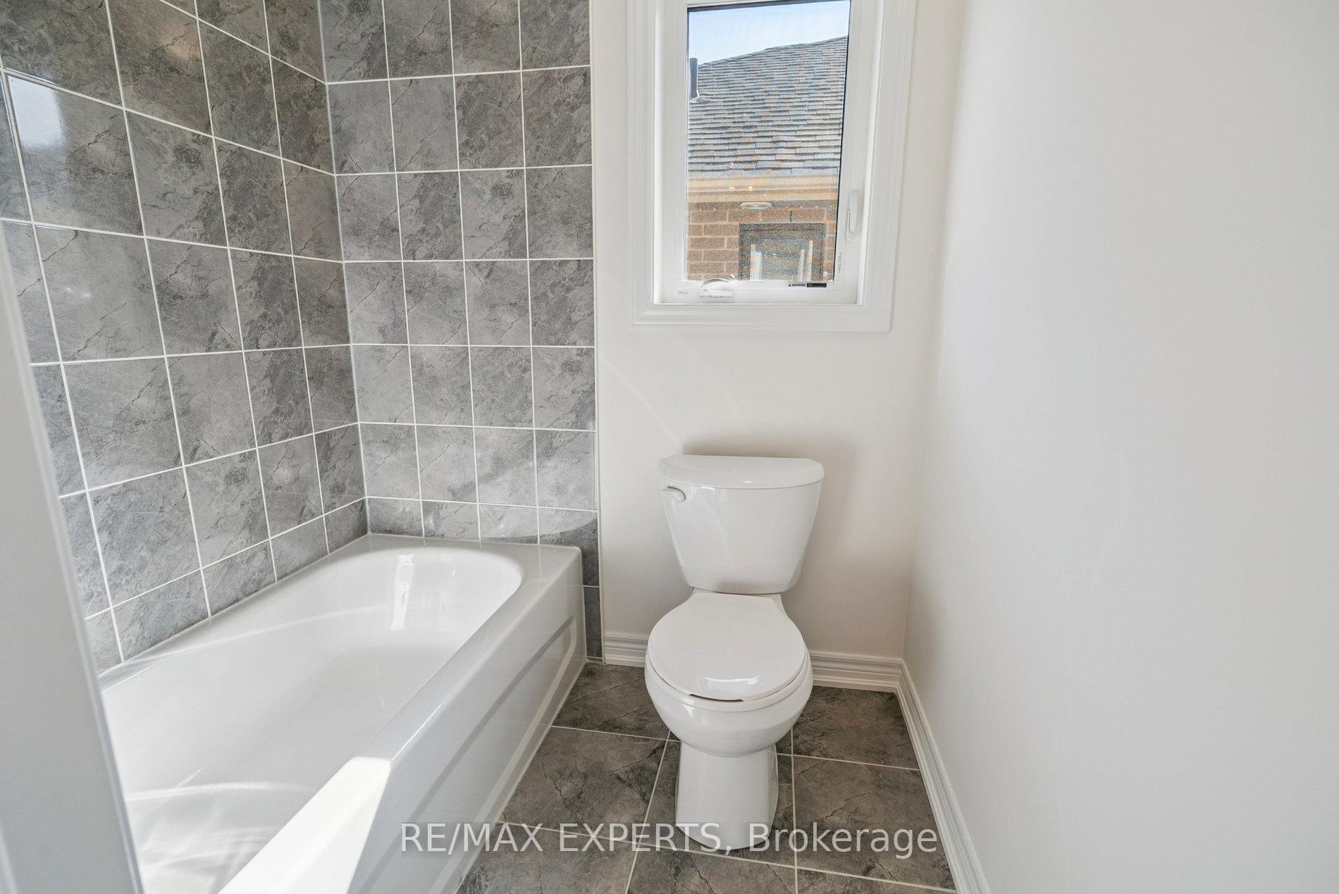 Photo 28 of 1430 Davis Loop Circle, Innisfil, Lefroy — HOMEH