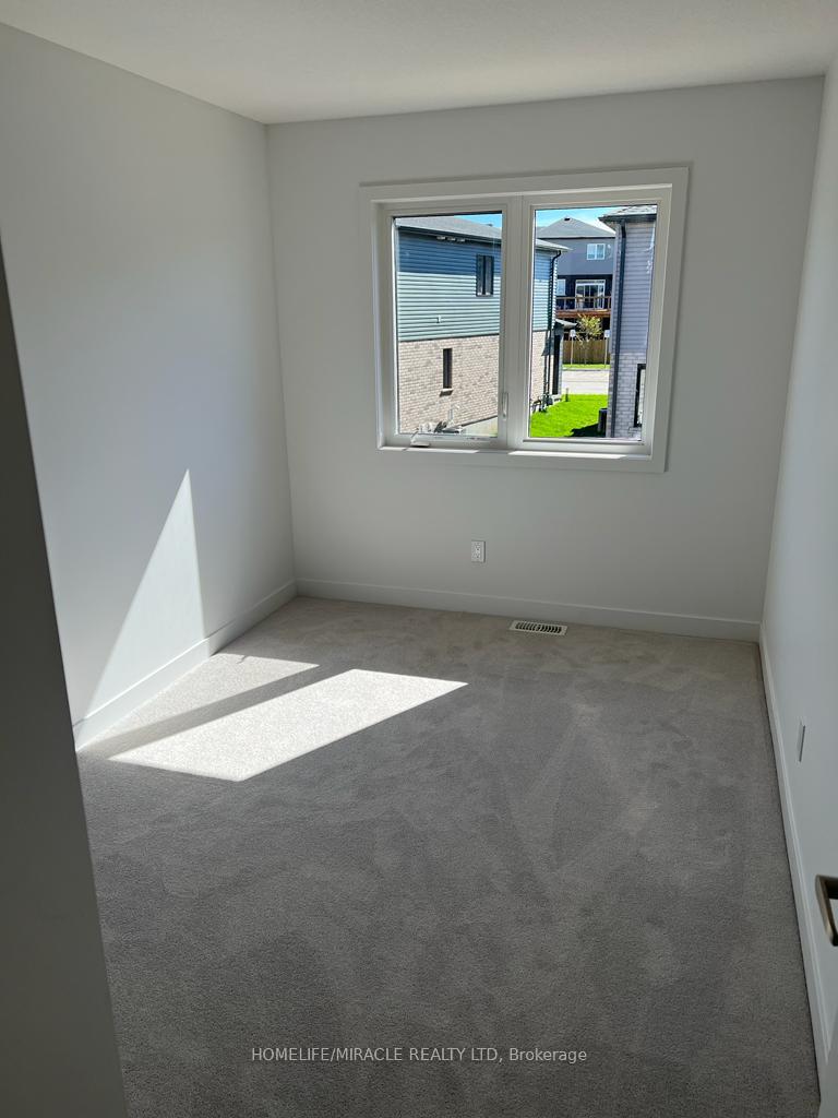 Photo 5 of 23 Pony Way, Kitchener — HOMEH