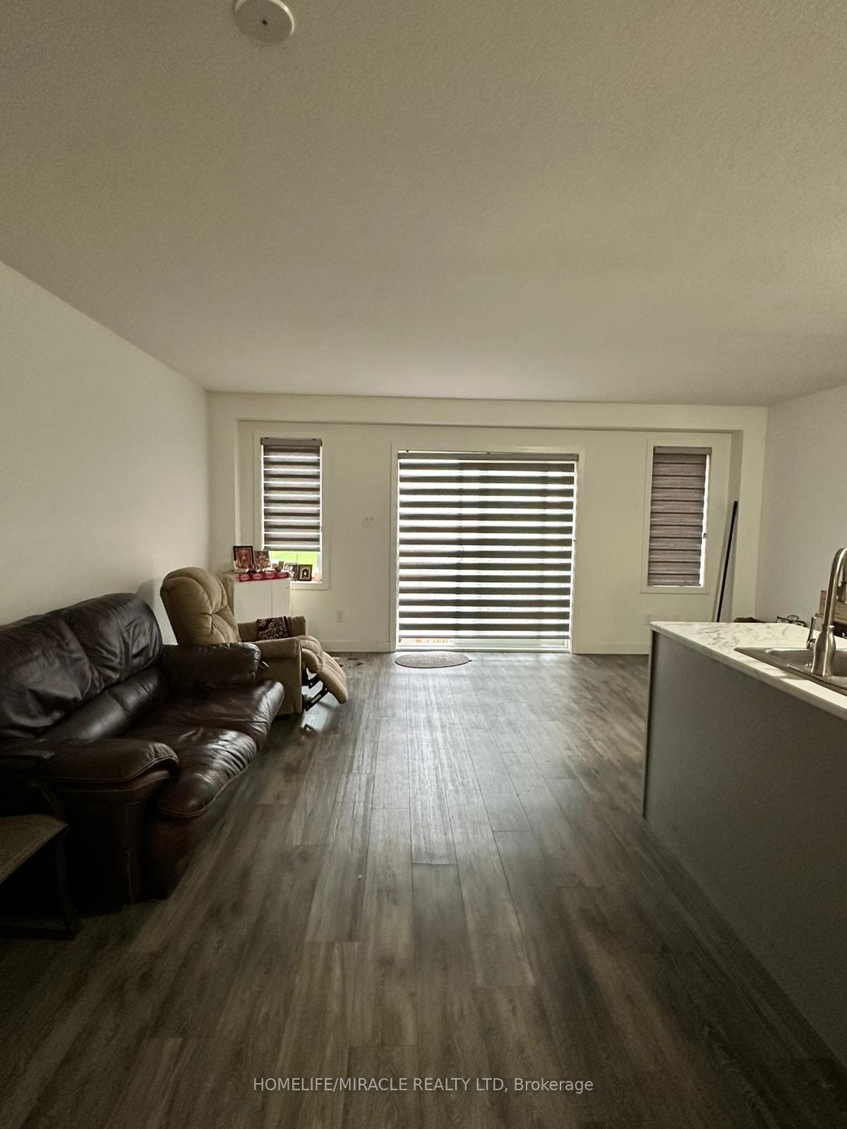 Photo 11 of 23 Pony Way, Kitchener — HOMEH