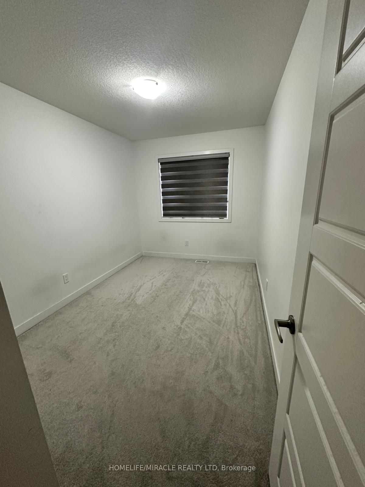 Photo 16 of 23 Pony Way, Kitchener — HOMEH