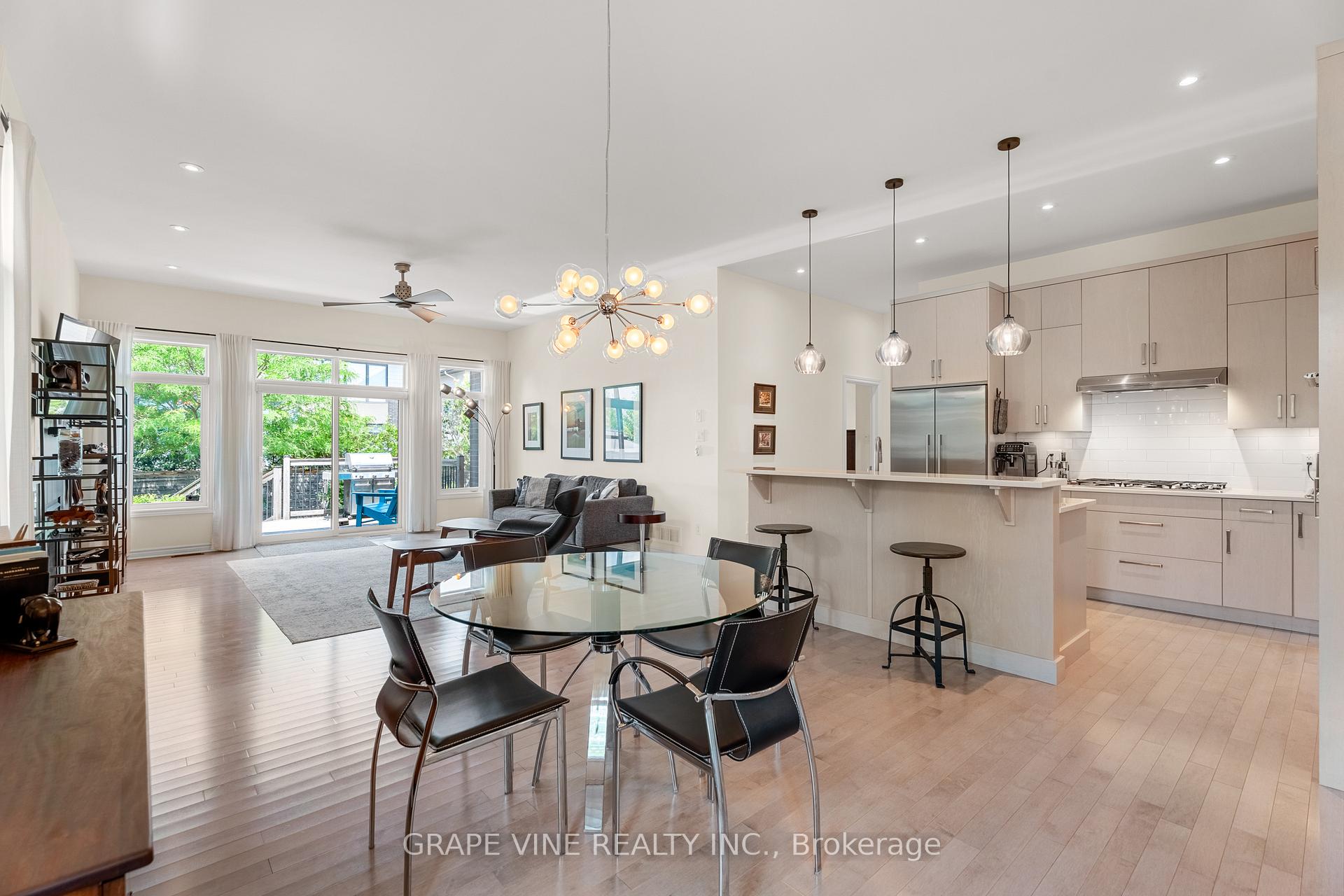 Photo 4 of 227 Sunnyridge Crescent, Ottawa, Kanata - Emerald Meadows/Trailwest — HOMEH