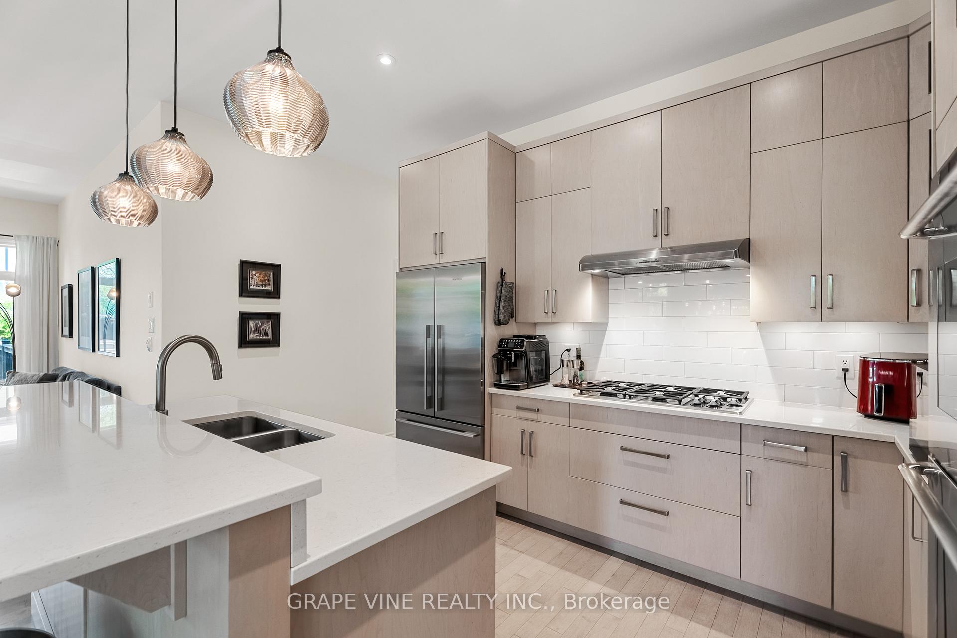 Photo 7 of 227 Sunnyridge Crescent, Ottawa, Kanata - Emerald Meadows/Trailwest — HOMEH