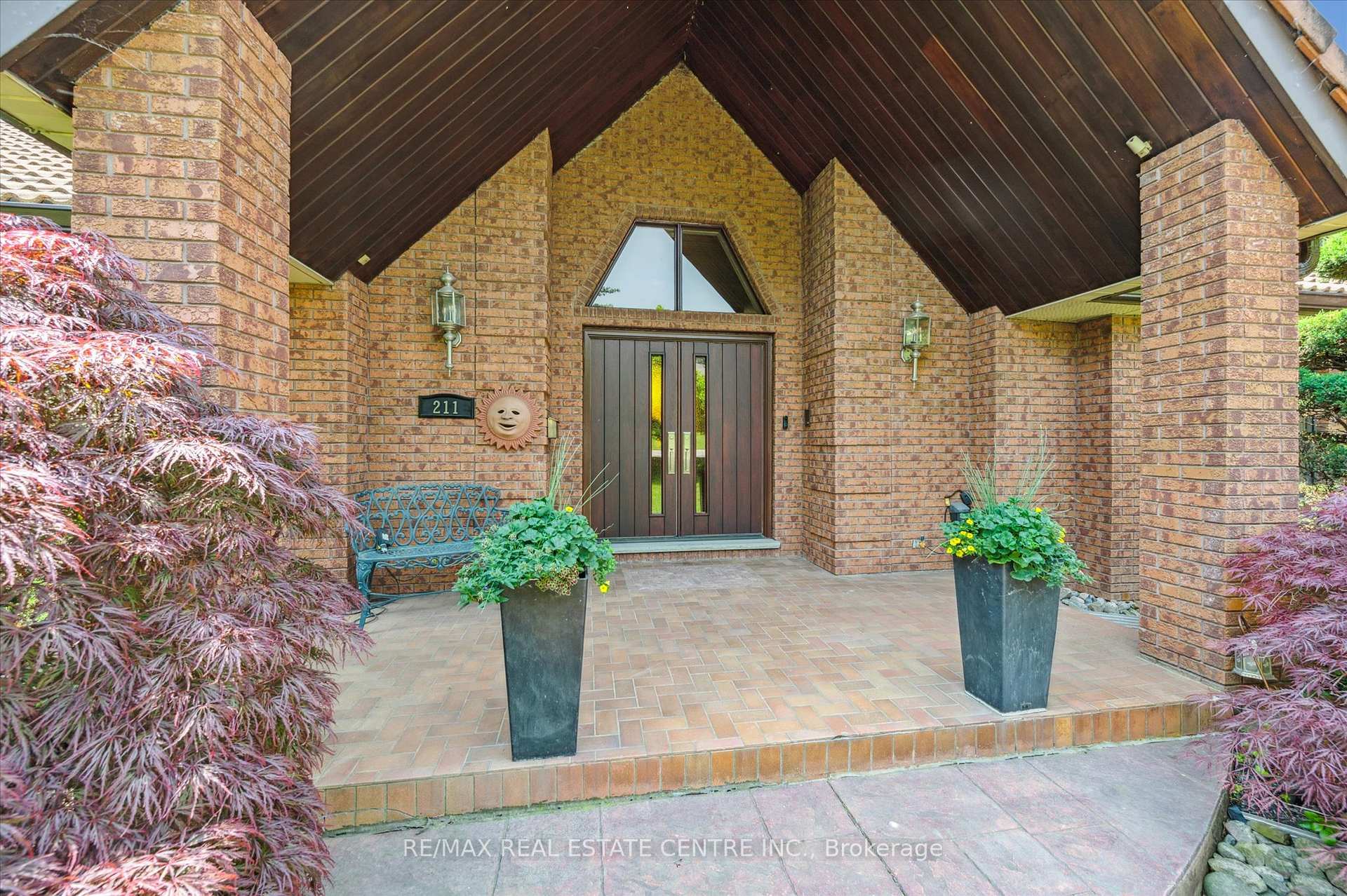 Photo 4 of 211 Edgehill Drive, Kitchener — HOMEH