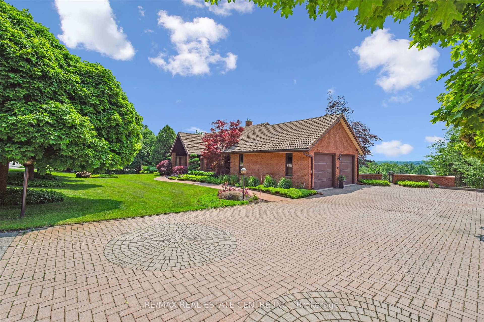 Photo 6 of 211 Edgehill Drive, Kitchener — HOMEH
