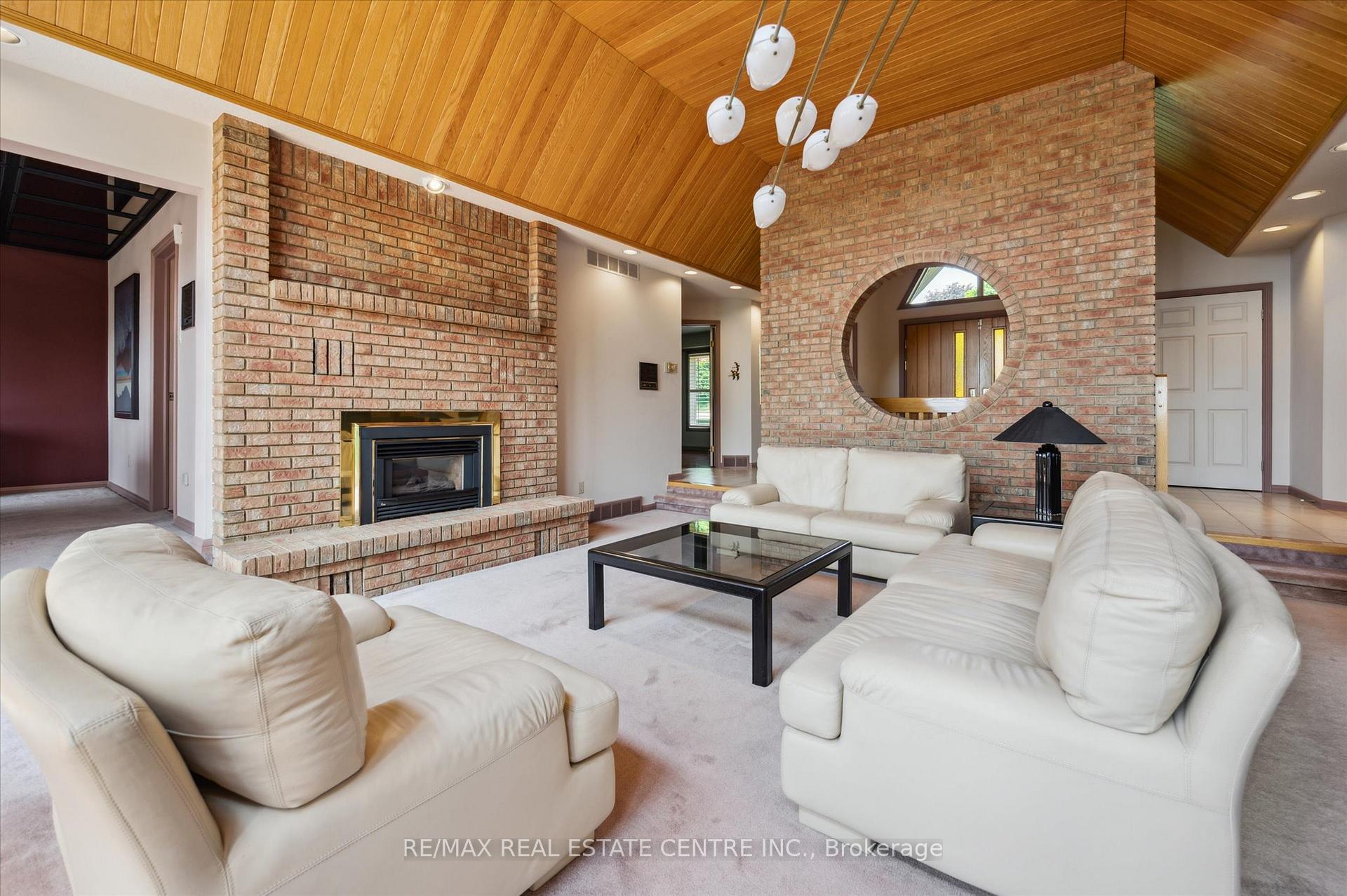 Photo 10 of 211 Edgehill Drive, Kitchener — HOMEH