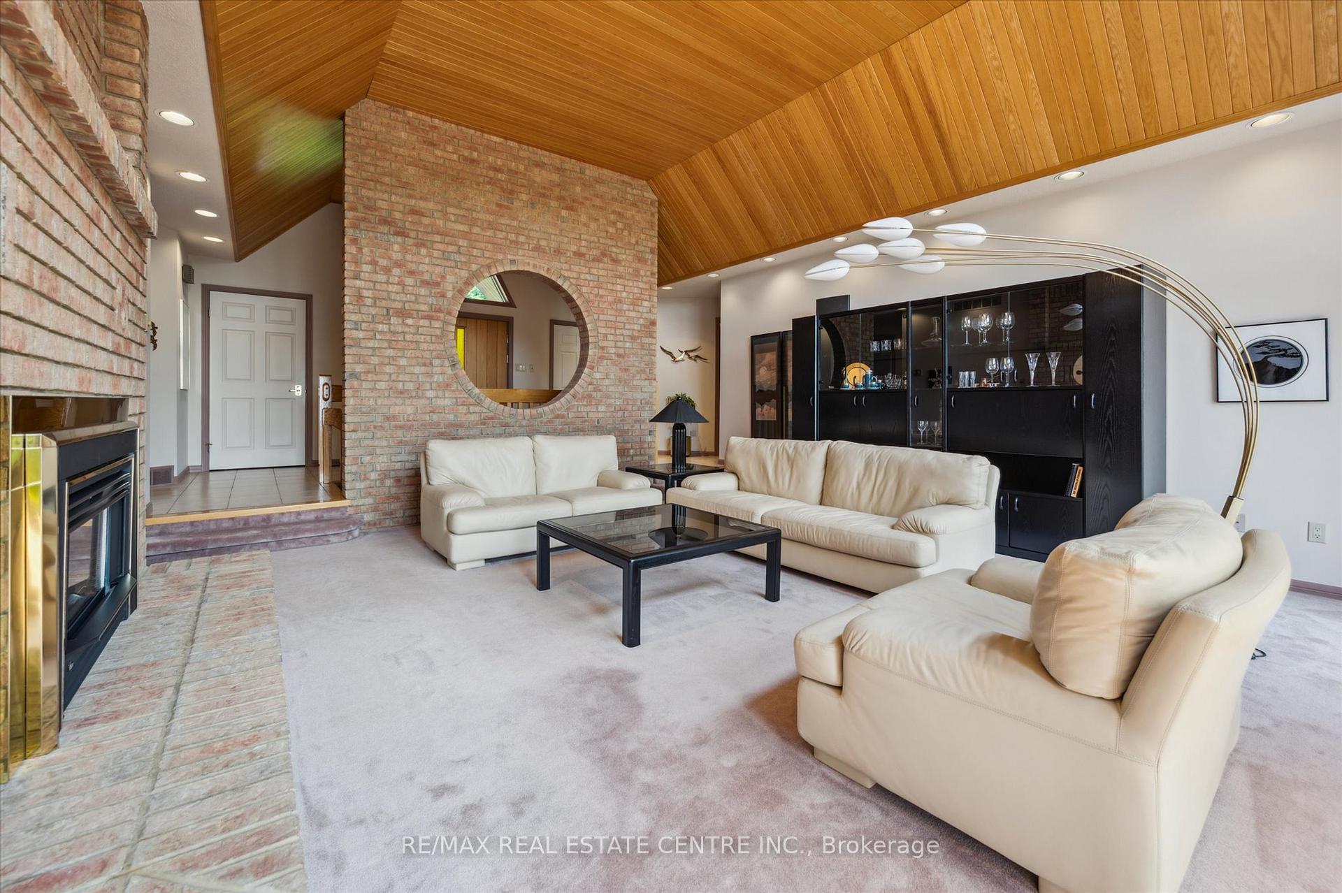 Photo 11 of 211 Edgehill Drive, Kitchener — HOMEH