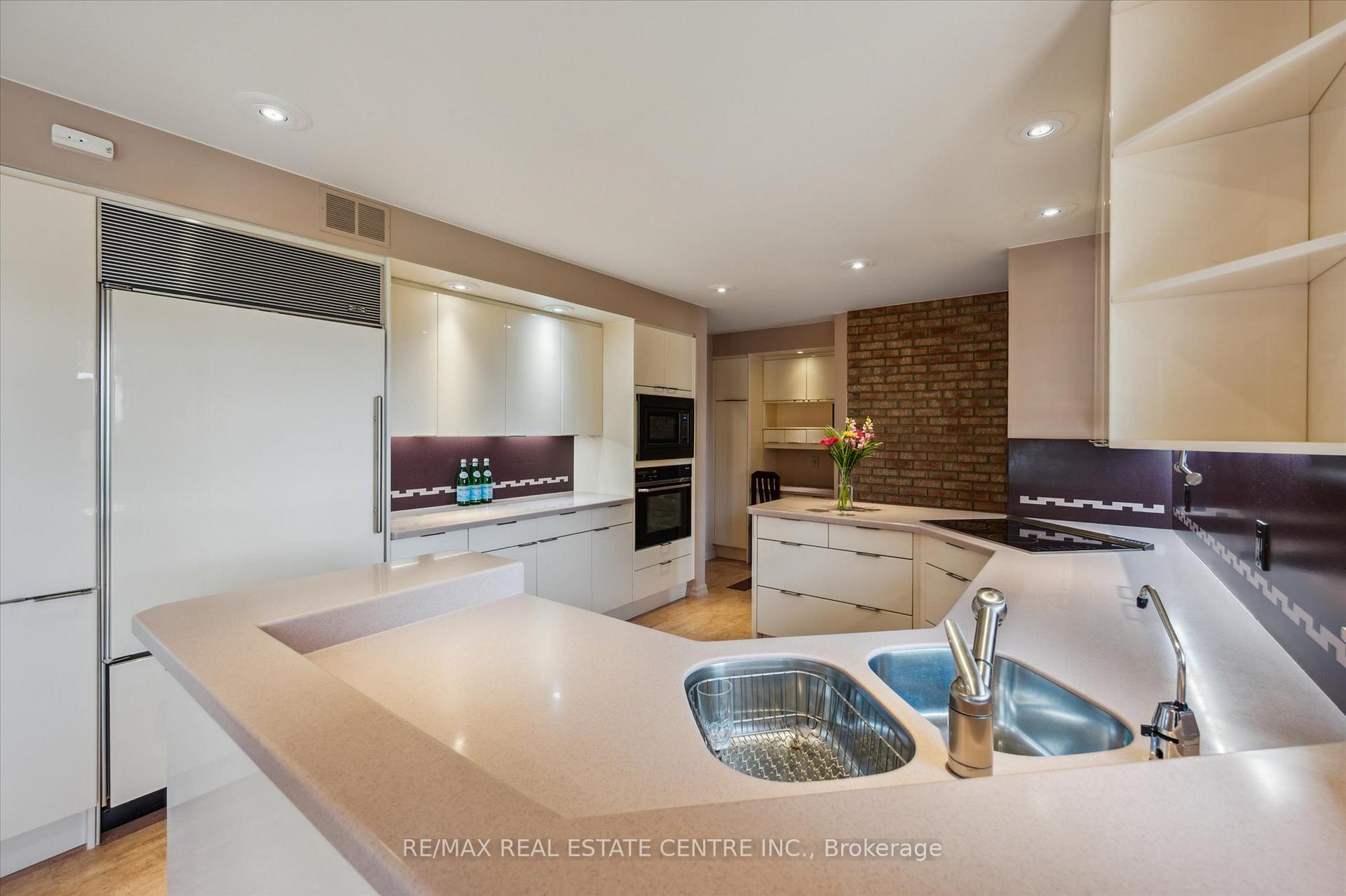 Photo 13 of 211 Edgehill Drive, Kitchener — HOMEH