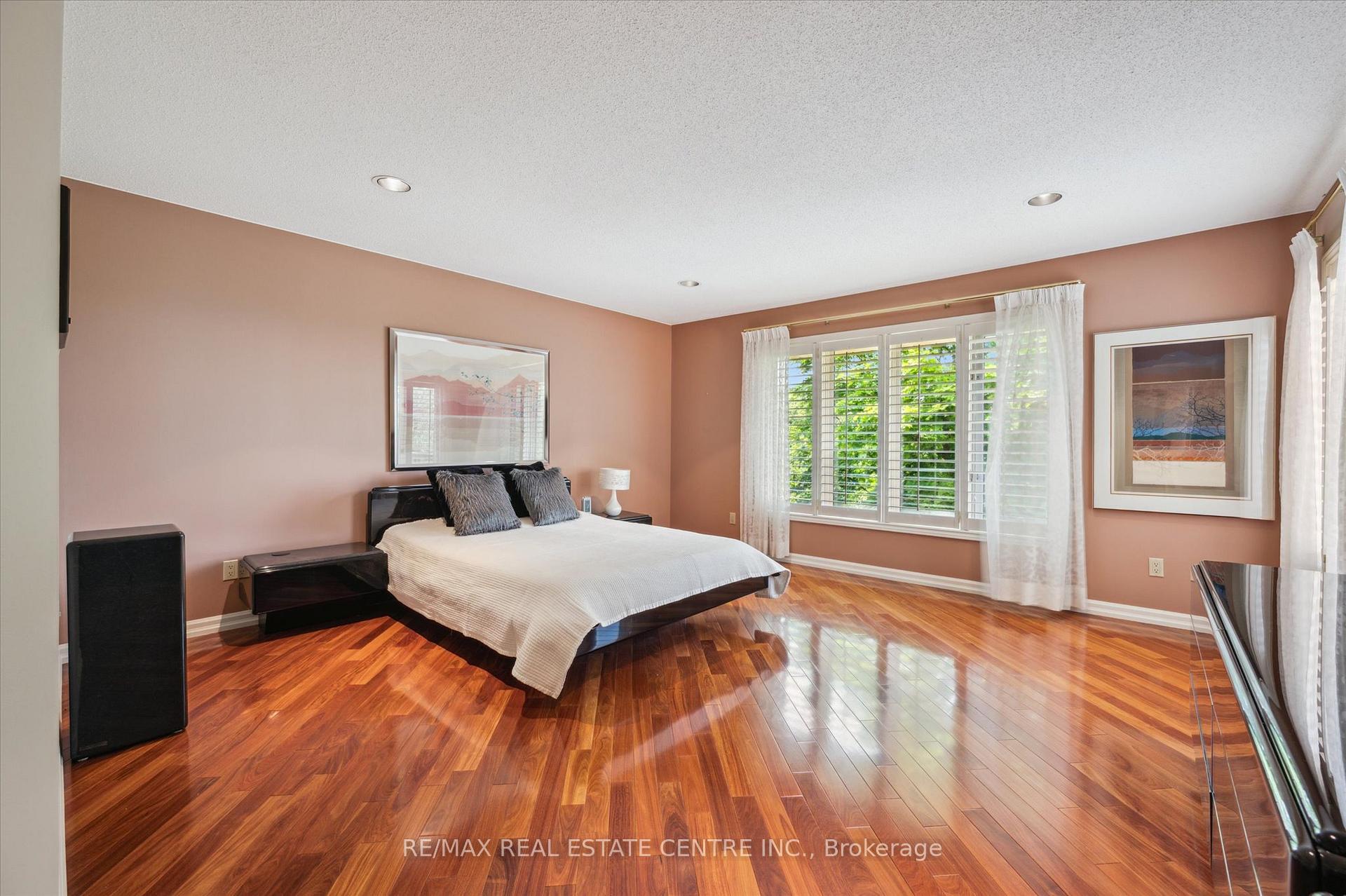 Photo 19 of 211 Edgehill Drive, Kitchener — HOMEH
