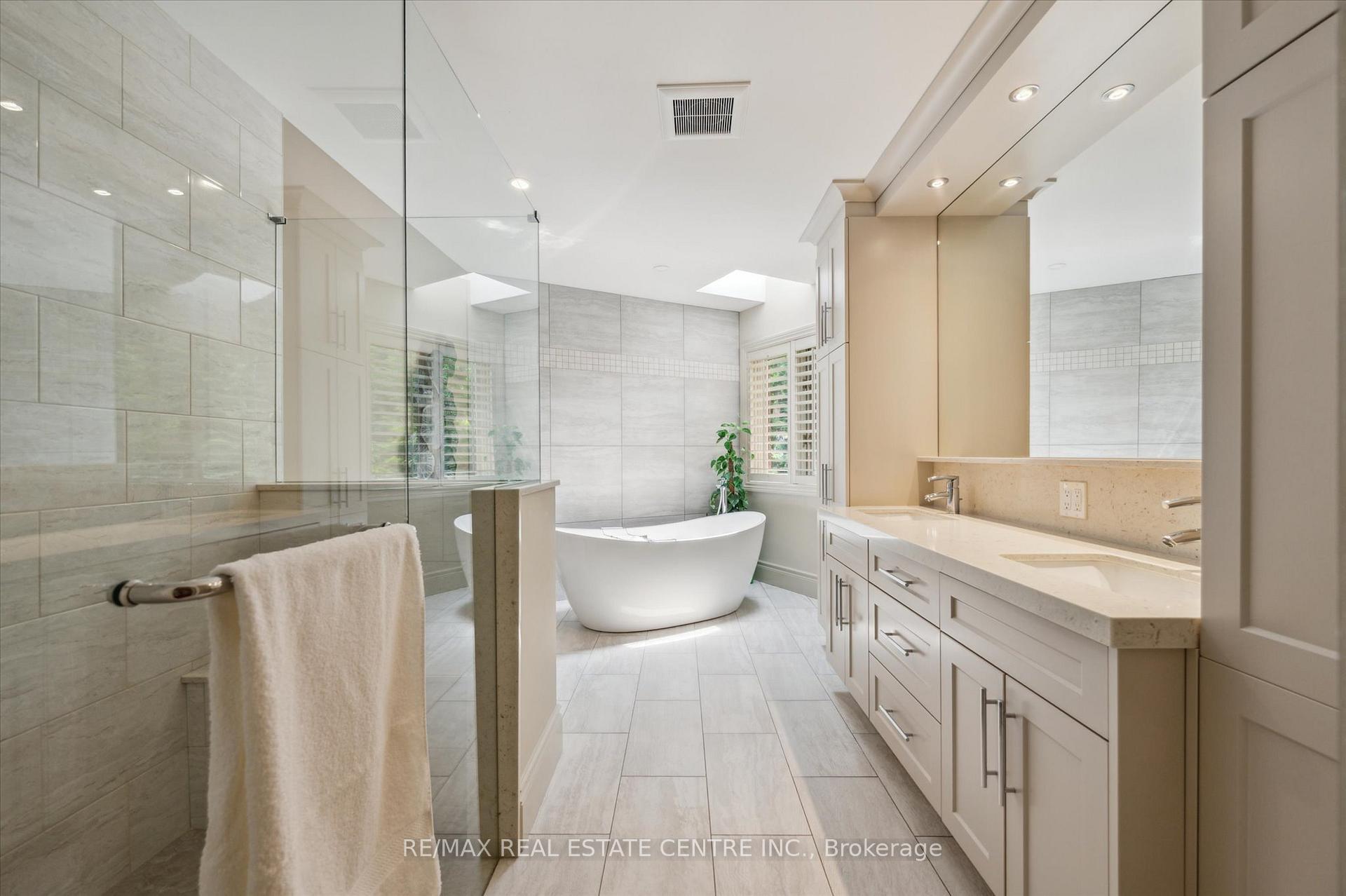 Photo 21 of 211 Edgehill Drive, Kitchener — HOMEH