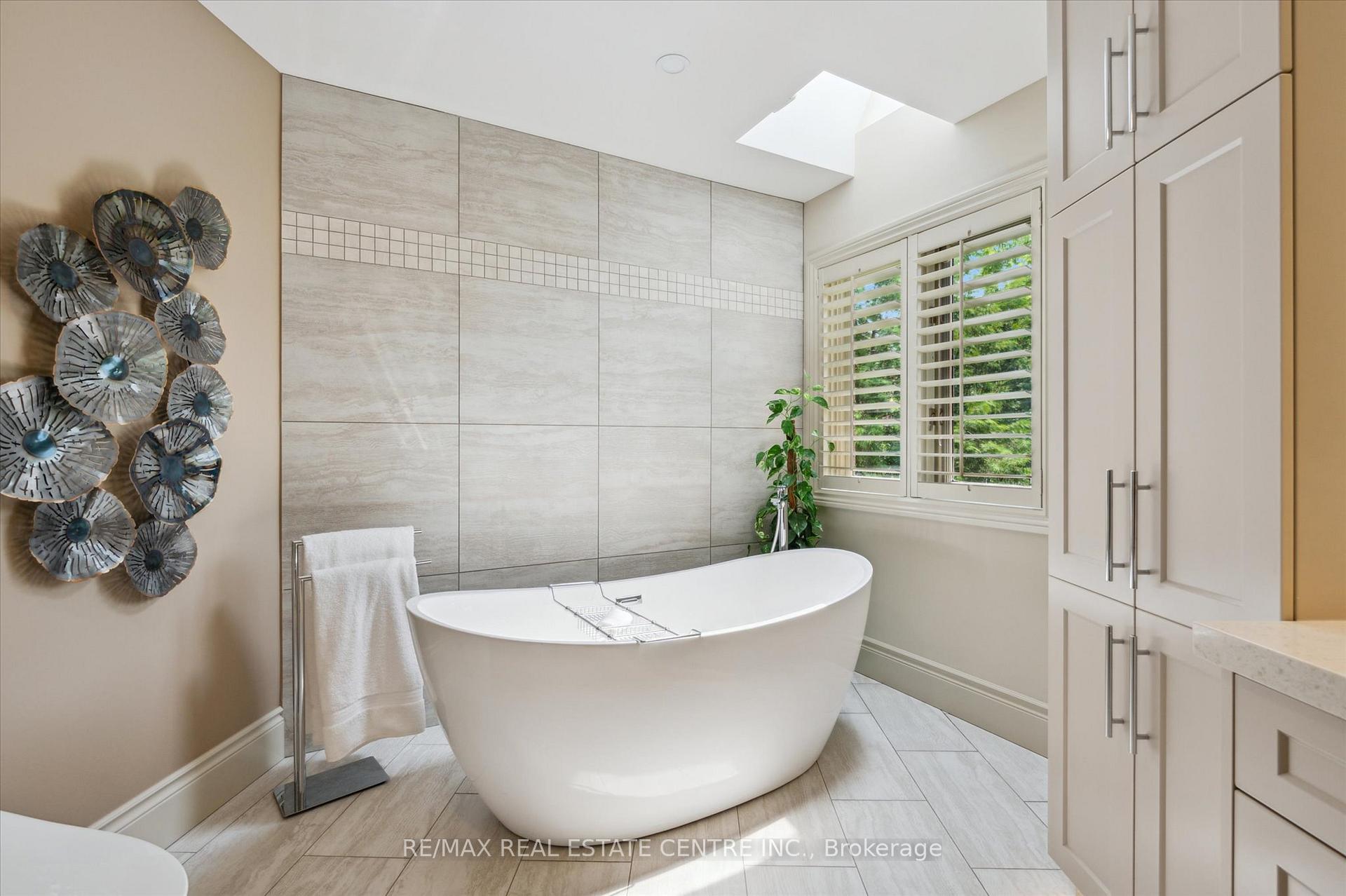 Photo 22 of 211 Edgehill Drive, Kitchener — HOMEH