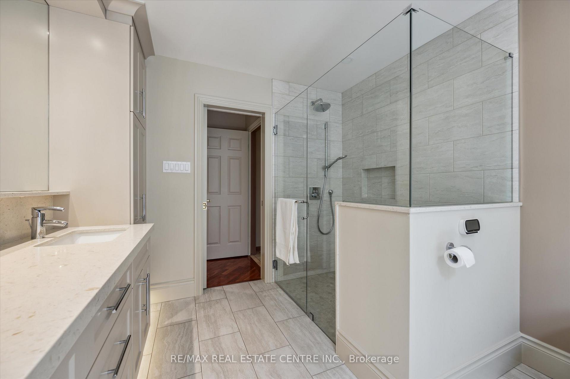 Photo 23 of 211 Edgehill Drive, Kitchener — HOMEH
