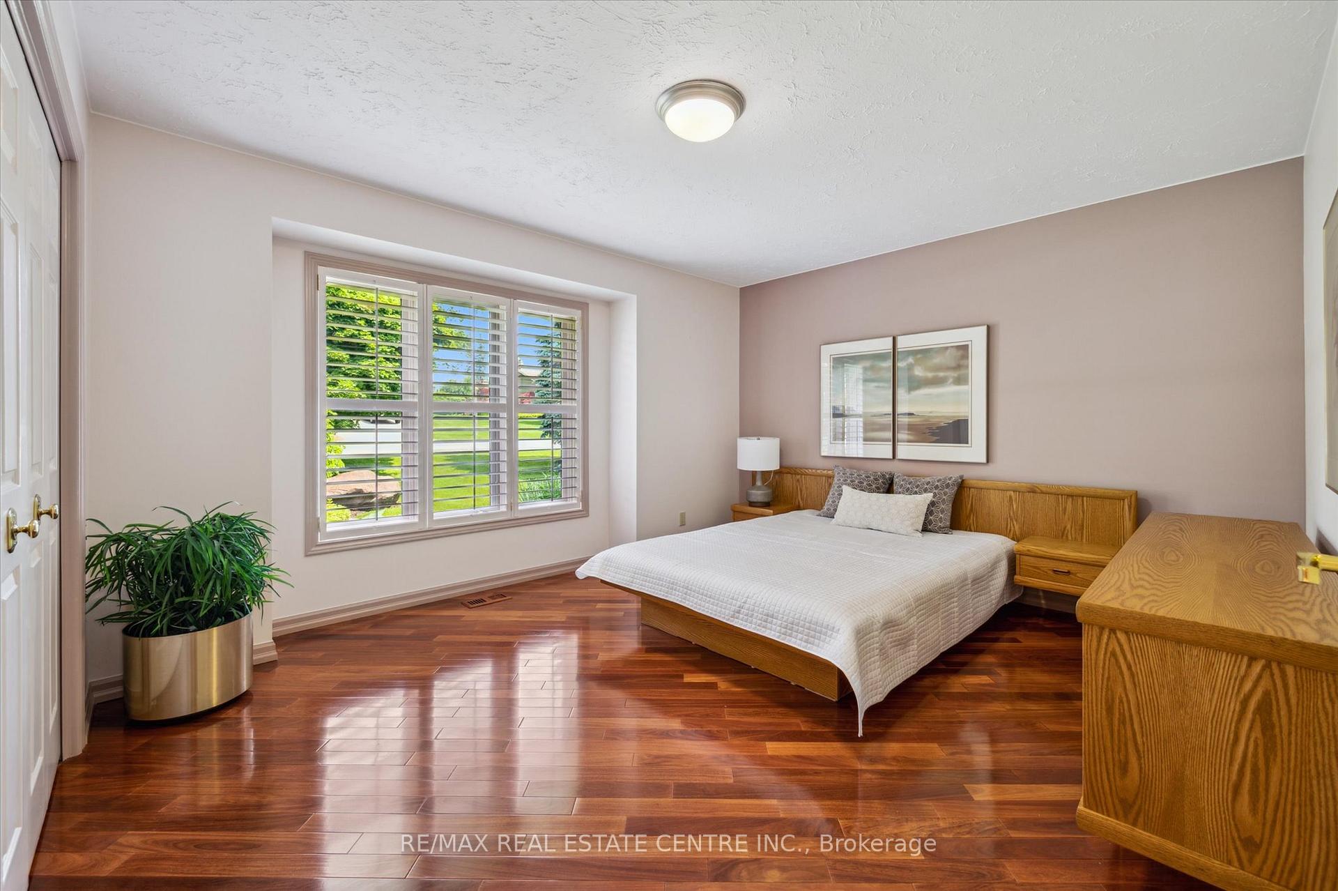 Photo 24 of 211 Edgehill Drive, Kitchener — HOMEH
