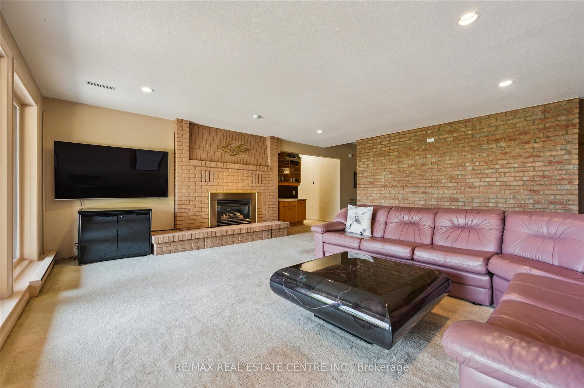 Photo 27 of 211 Edgehill Drive, Kitchener — HOMEH