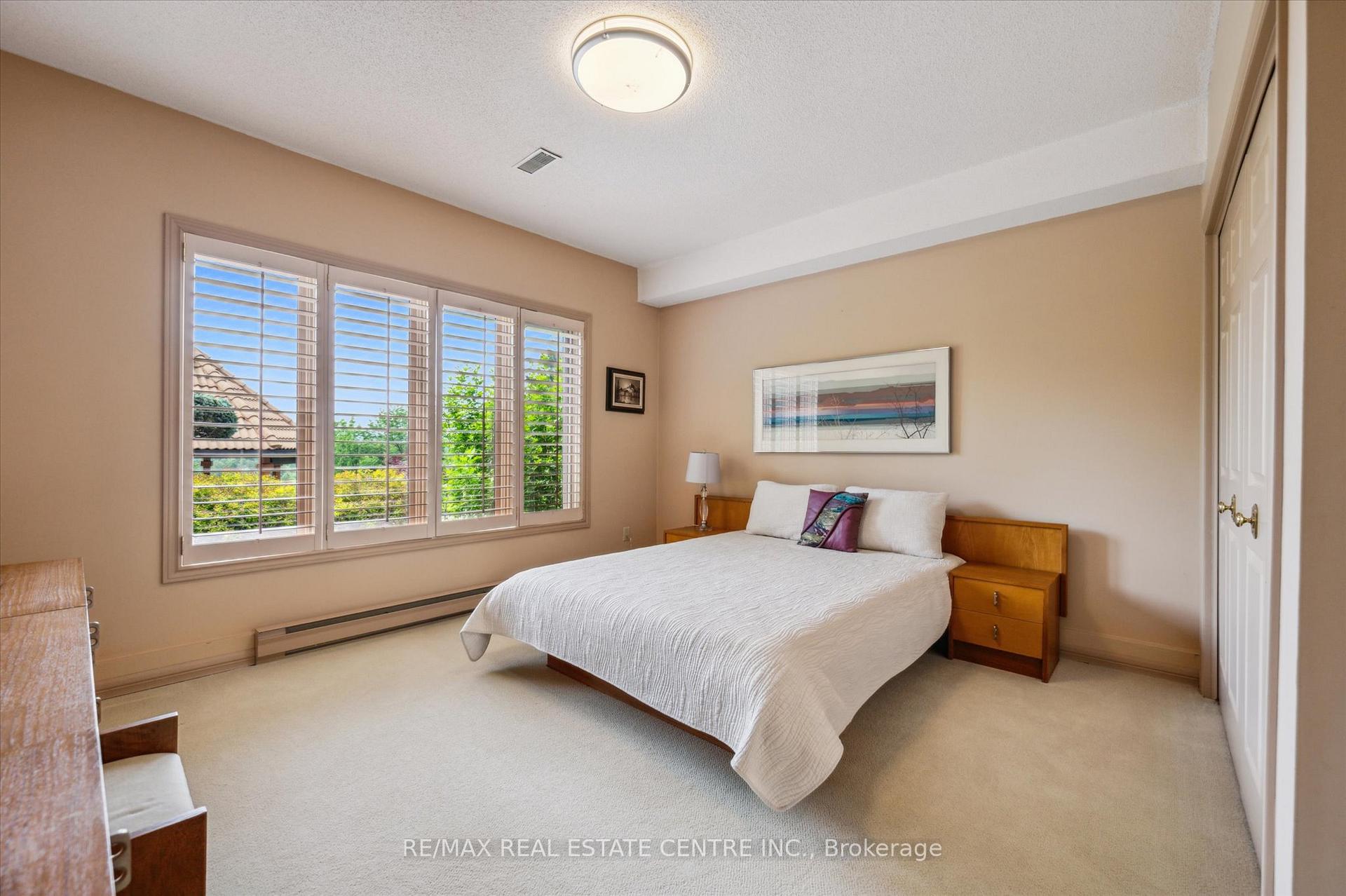 Photo 28 of 211 Edgehill Drive, Kitchener — HOMEH